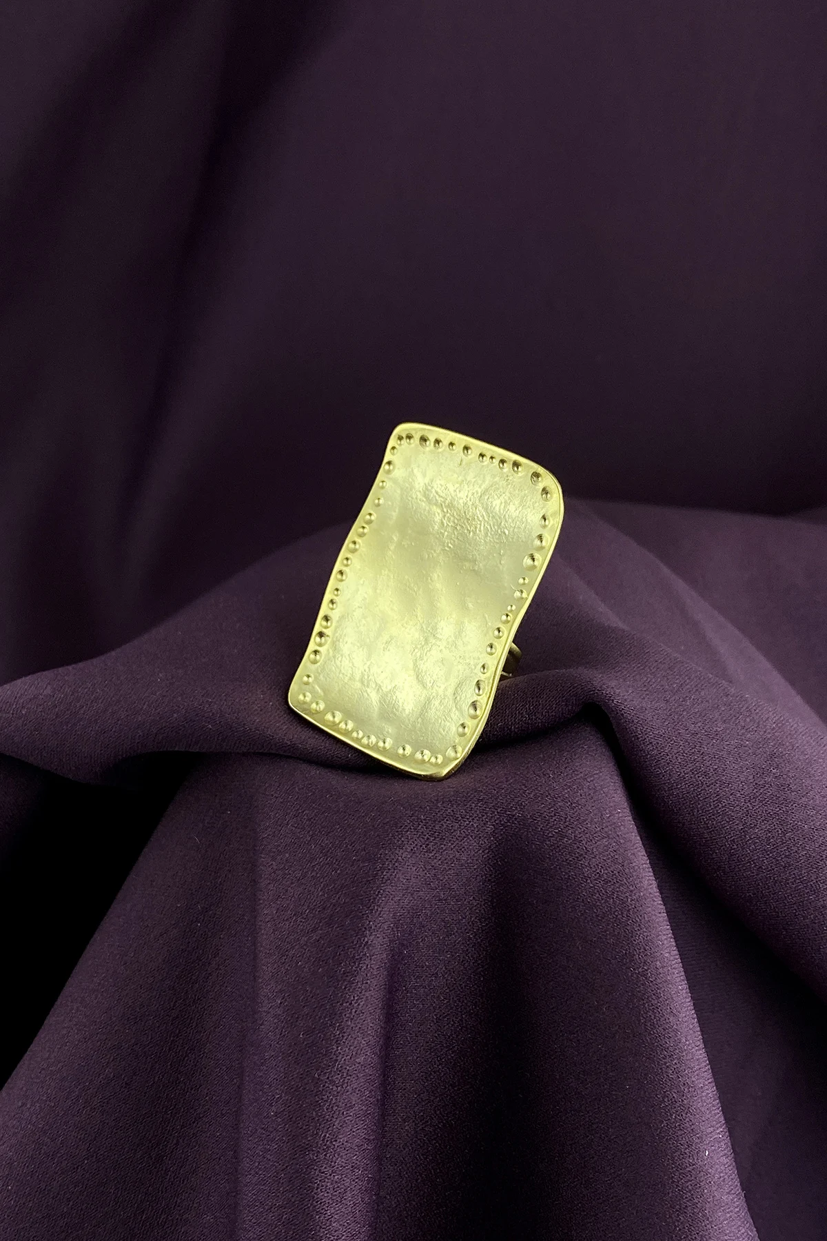 

Кольцо матовое позолоченное с регулируемым размером