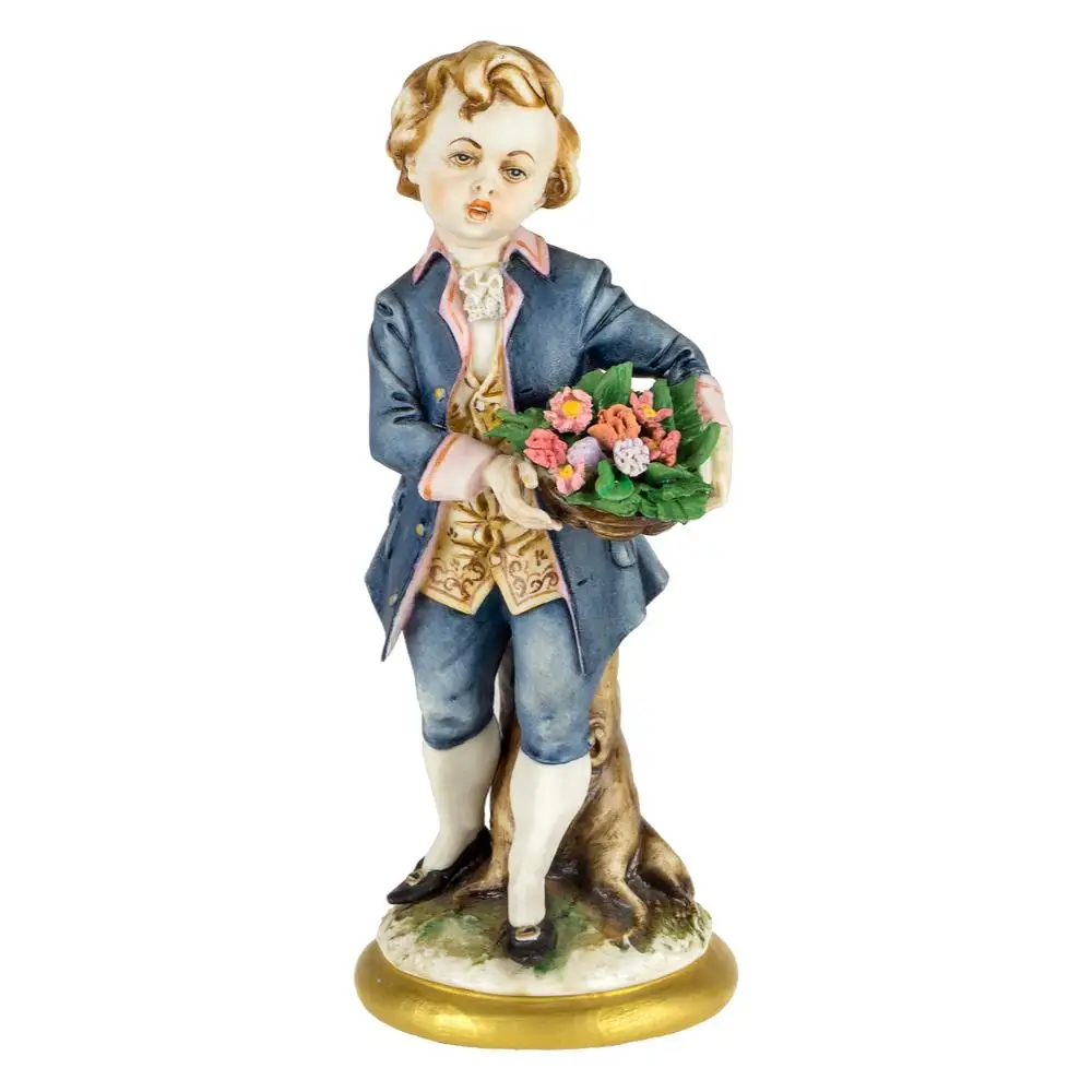 Capodimonte. Винтажная статуэтка &quotМальчик с корзиной цветов&quot. Высота 14 5 см.