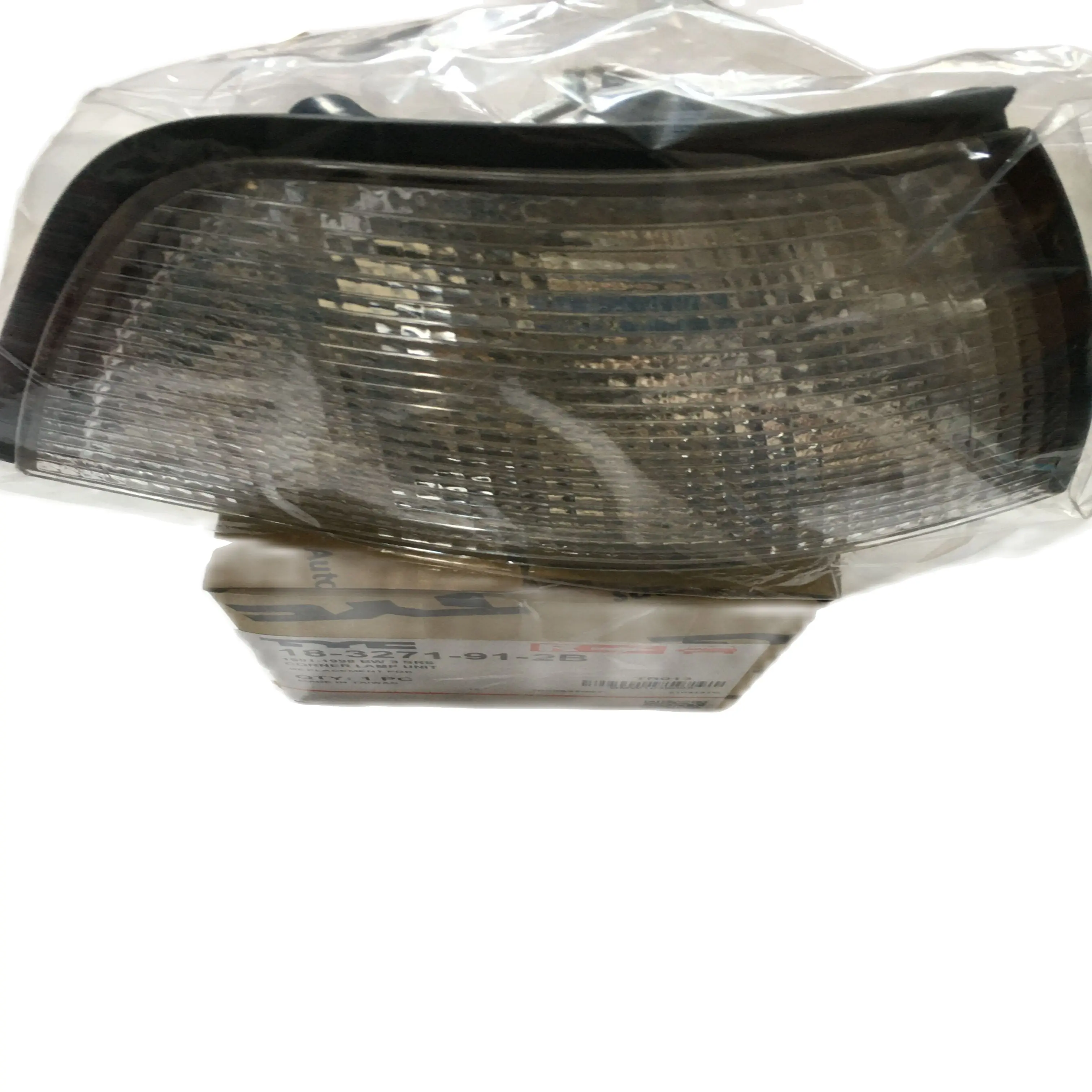 

TYC-белая угловая лампа-Передняя правая (для BMW:E36) (код производителя: 183271912B)