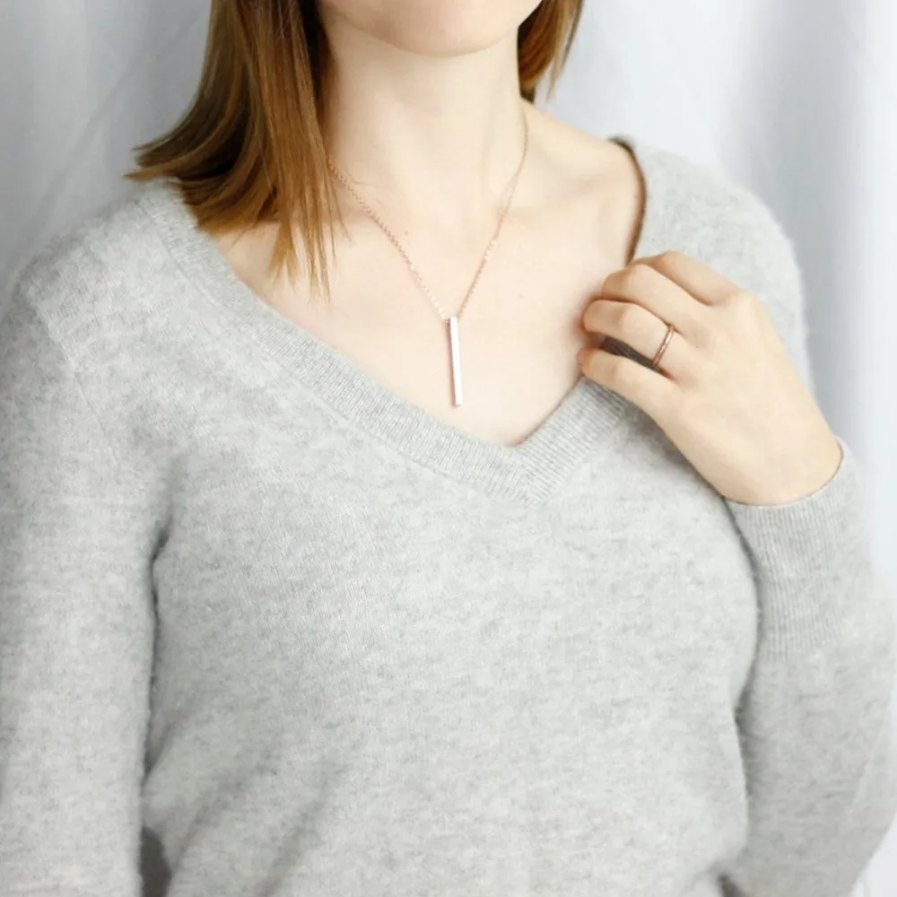 Гравированное ожерелье с координатами вертикальное на заказ для женщин