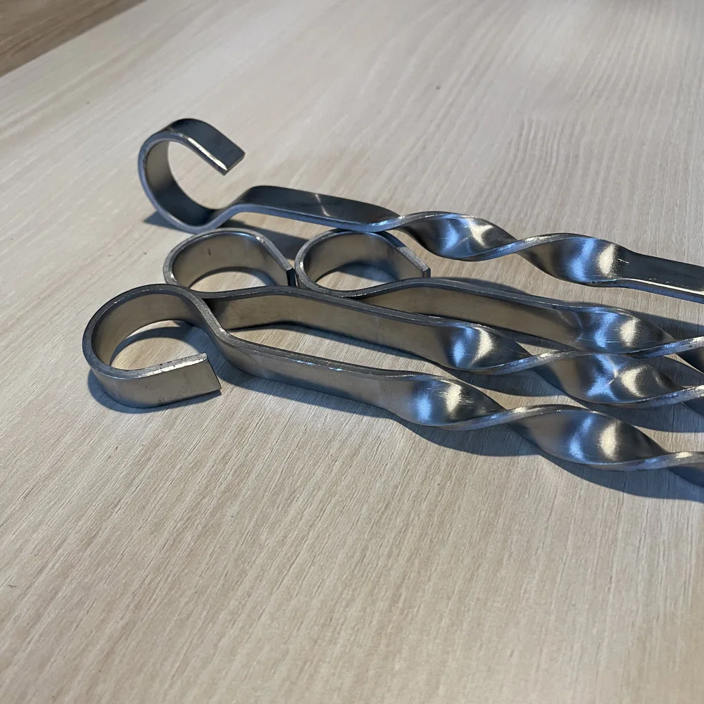 Шампура для барбекю и шашлыка с деревянной ручкой набор длина 50 см толщина 12 мм |