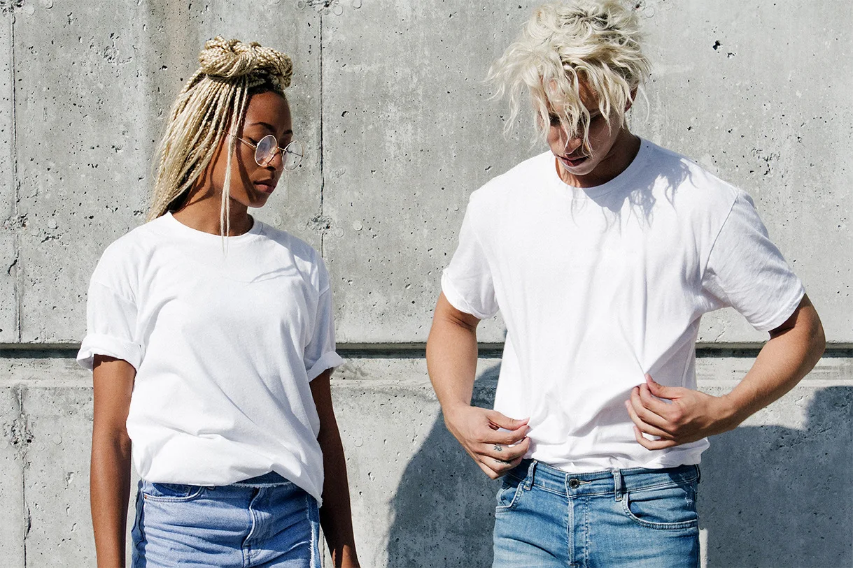 

2022 New Simple Chic Versatile Couple Outfit Loose Breathable Thin Round Collar Pure Color Short Sleeve T-Shir