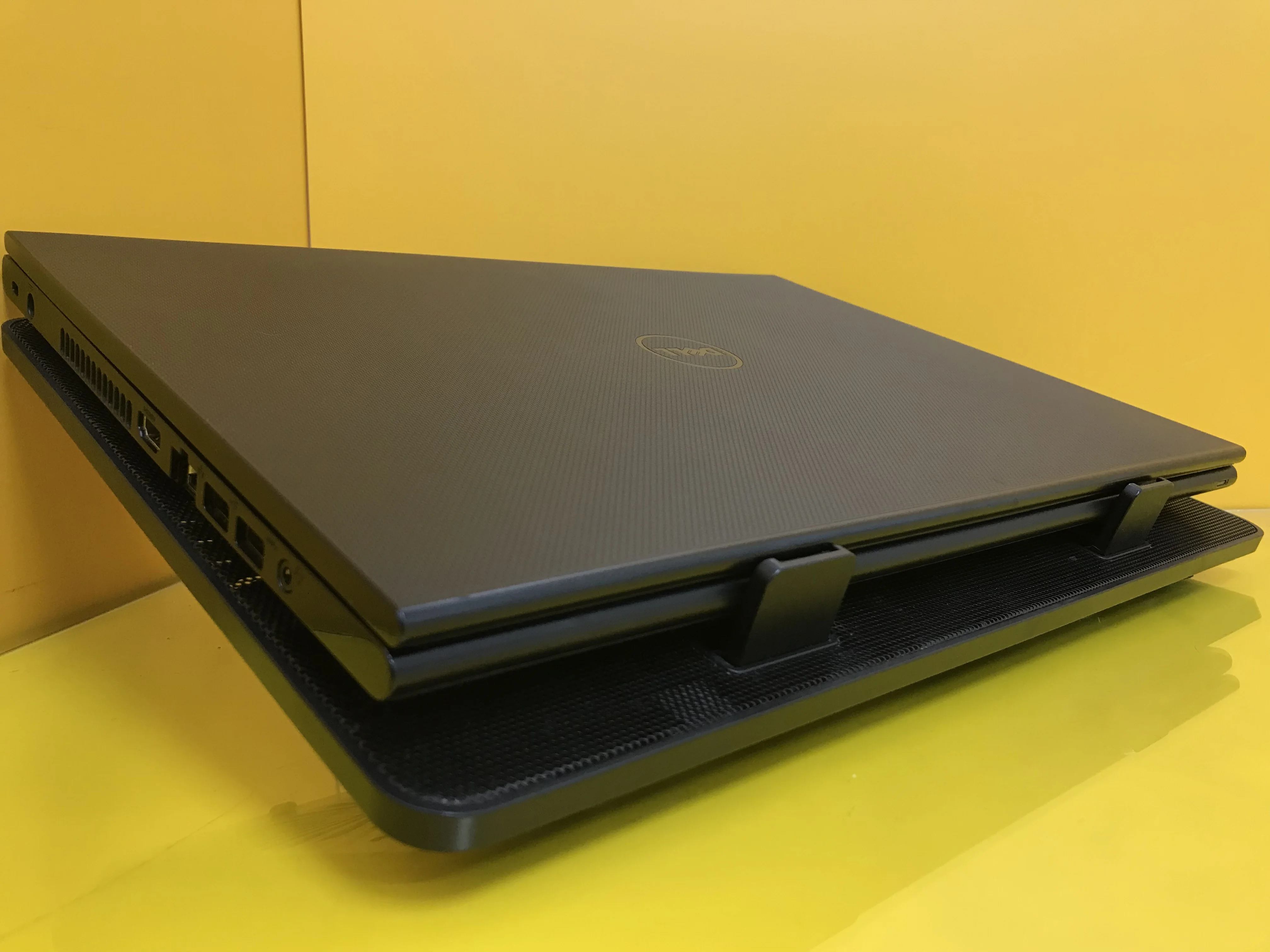 Ноутбук Б/У Dell 15.6&quot 1366x768 AMD A6-6310 2.40GHz Radeon HD 8500M 4Gb SSD 120Gb |