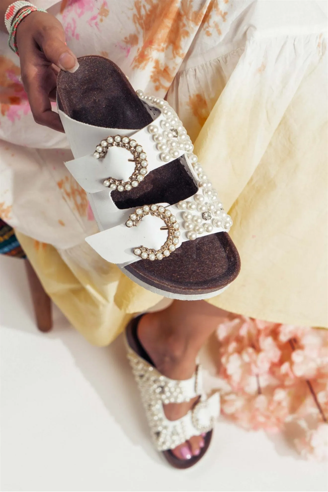 Pearl Detailed Buckled Slippers Women slippers New summer 2022 Flat bottom Sequins Sandals Thick bottom schoolgirl fashion shoes