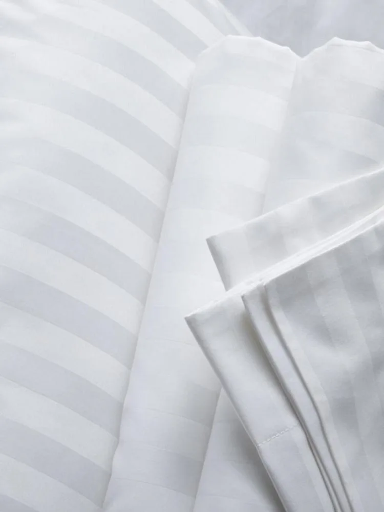 Простыня Страйп-сатин &quotВелес&quot 100%-хлопок белая высокой плотности текстиль для