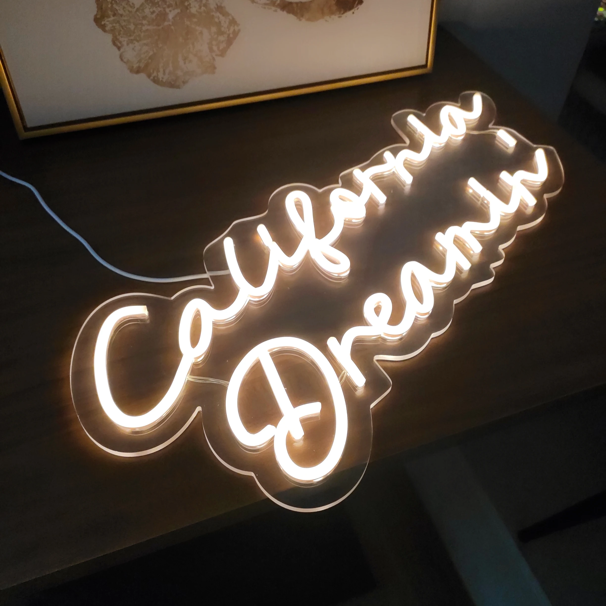 Неоновая вывеска California Dreamin' для офиса гостиной дизайн интерьера неоновая на