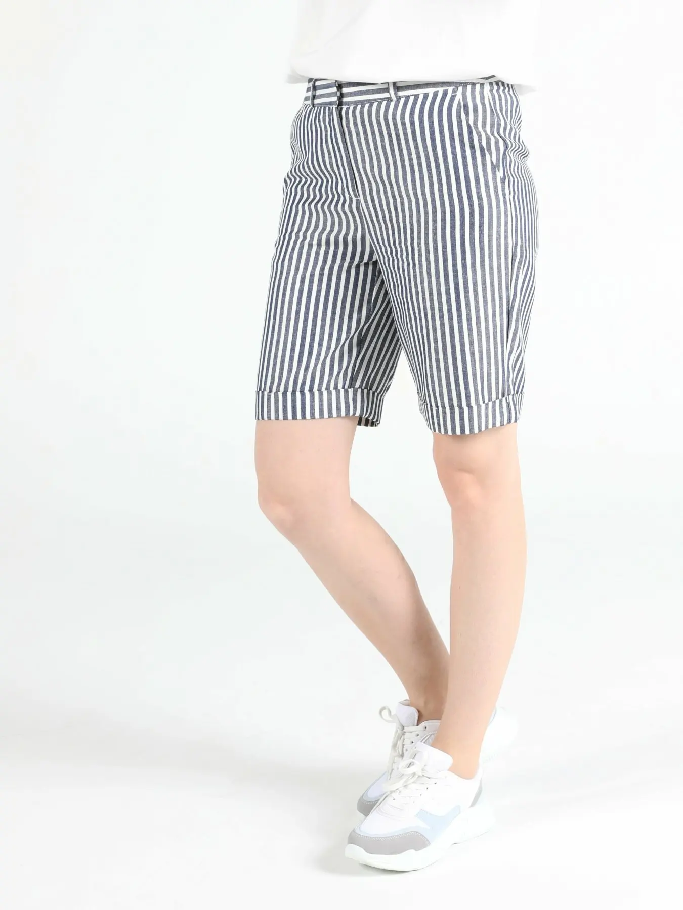 

Женские короткие CL1049032