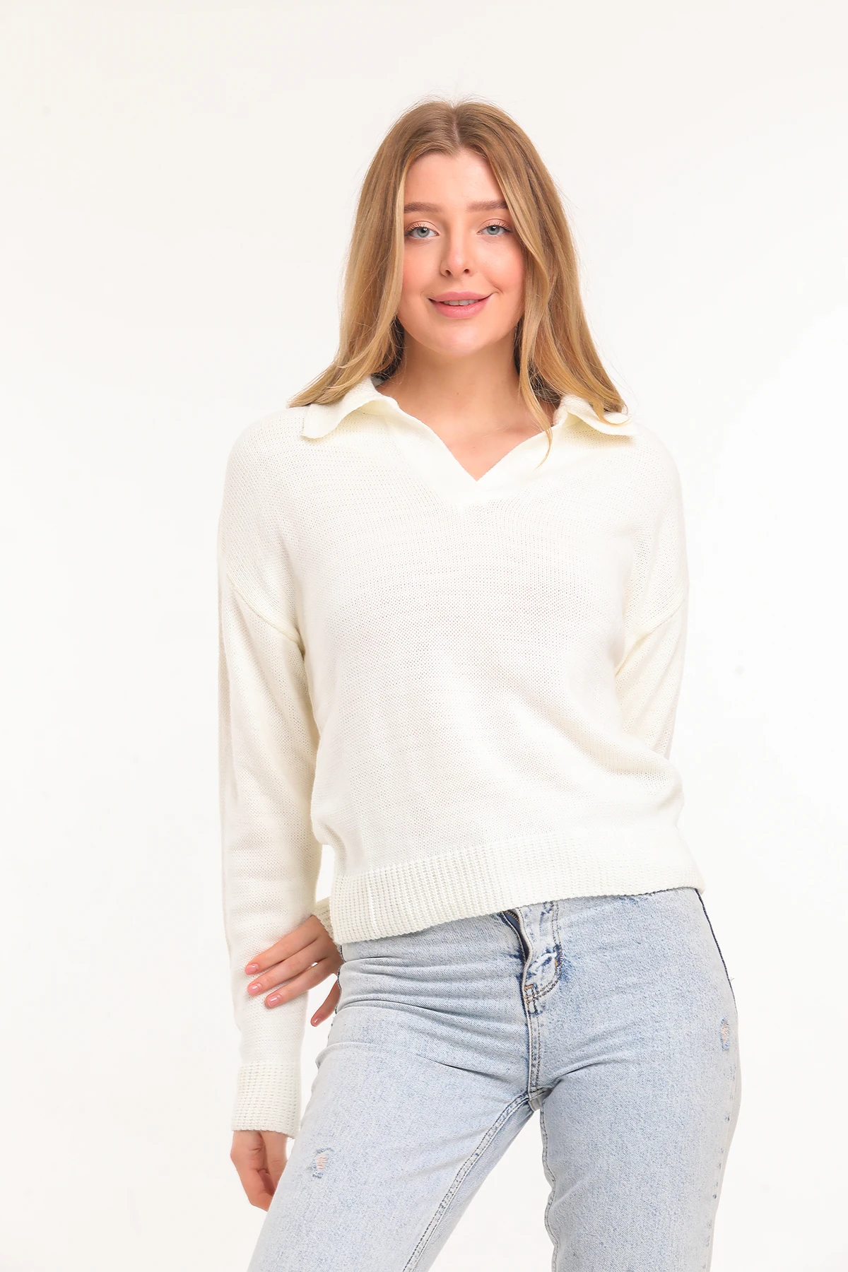 

Women's sweater wool white polo collar