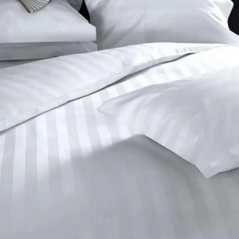 Комплект постельного белья &quotВелес&quot из Страйп-сатина белый для отелей и