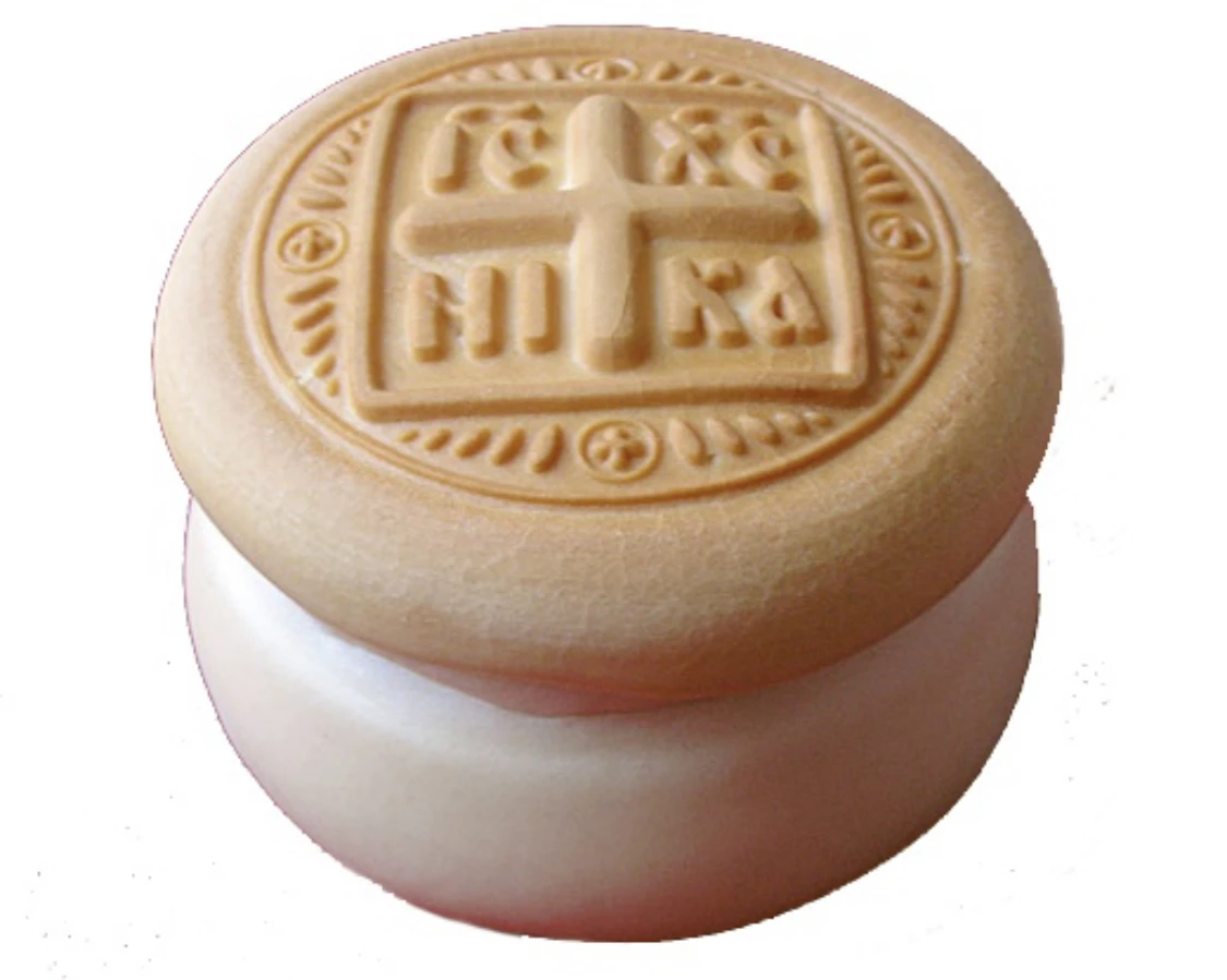 Проскомидия богородичная просфора. Как называется хлебушек в церкви. Церковная просфора артос. Как называется хлебушек в церкви. Артос просфора.