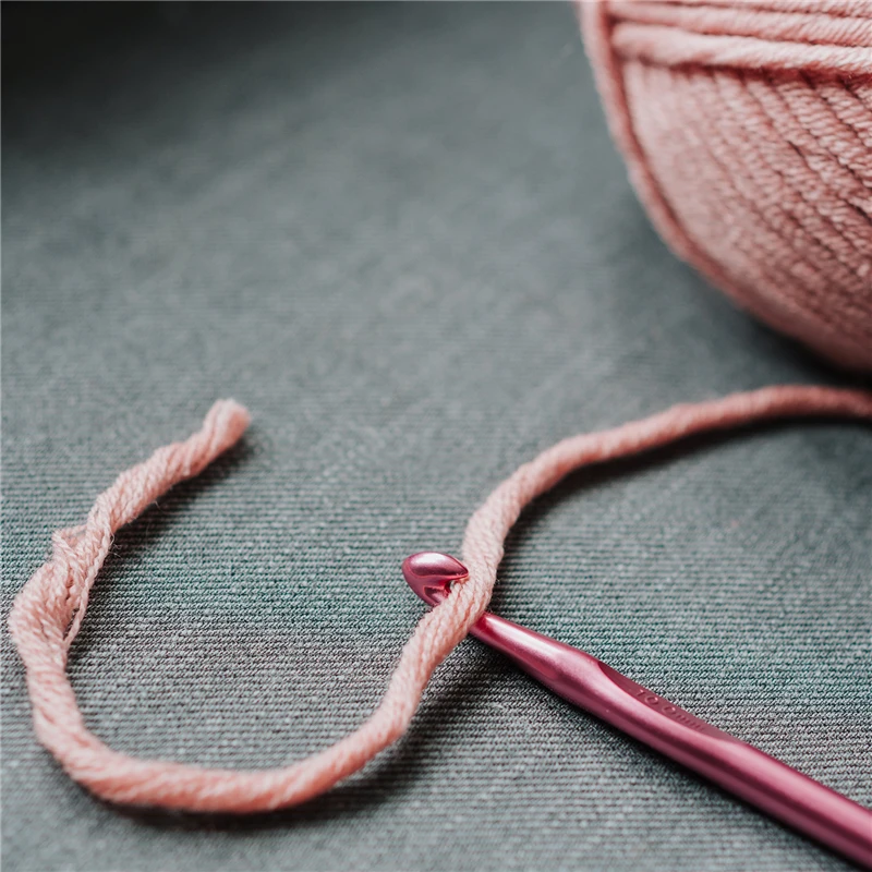 

Sewing Kit Tools Knitting Needles Set Crochet Hooks Set with Portable Bag DIY Needle Arts Craft Scissors Yarn Knitting Kit Gift