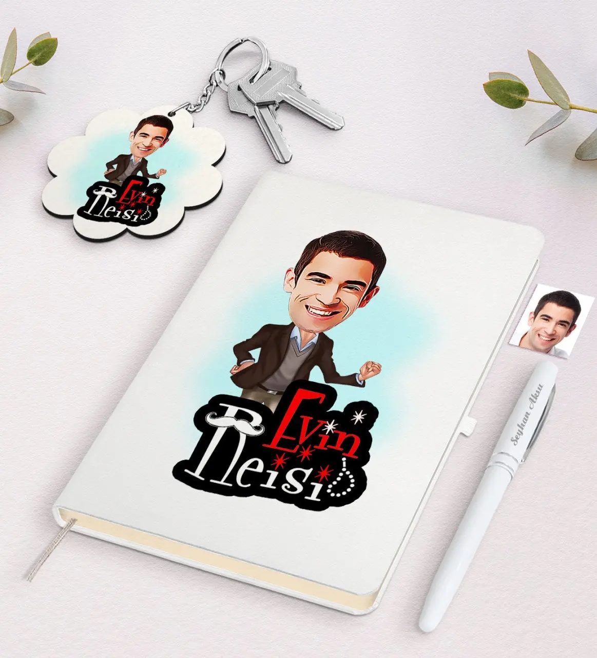 

Personalized House Chieftain Caricature Of White Notebook pen And Keychain Gift Seti-2 Reliable Quality Gift Casual design