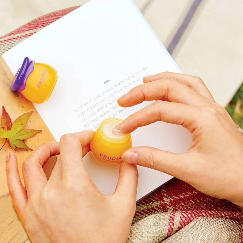 Черника так же увлажняет кожу Мёд бальзам для губ Frudia удалить мертвая кожа клетки