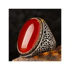 Мужское кольцо из серебра 925 пробы с крупным бордовым агатом