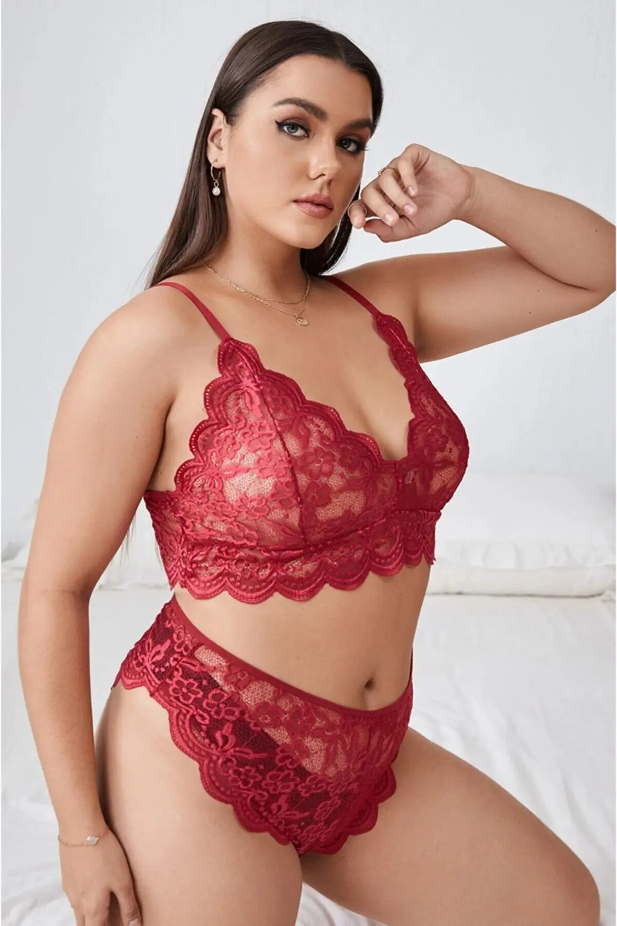 Рисунок 4 - Женское бордовое кружевное нижнее