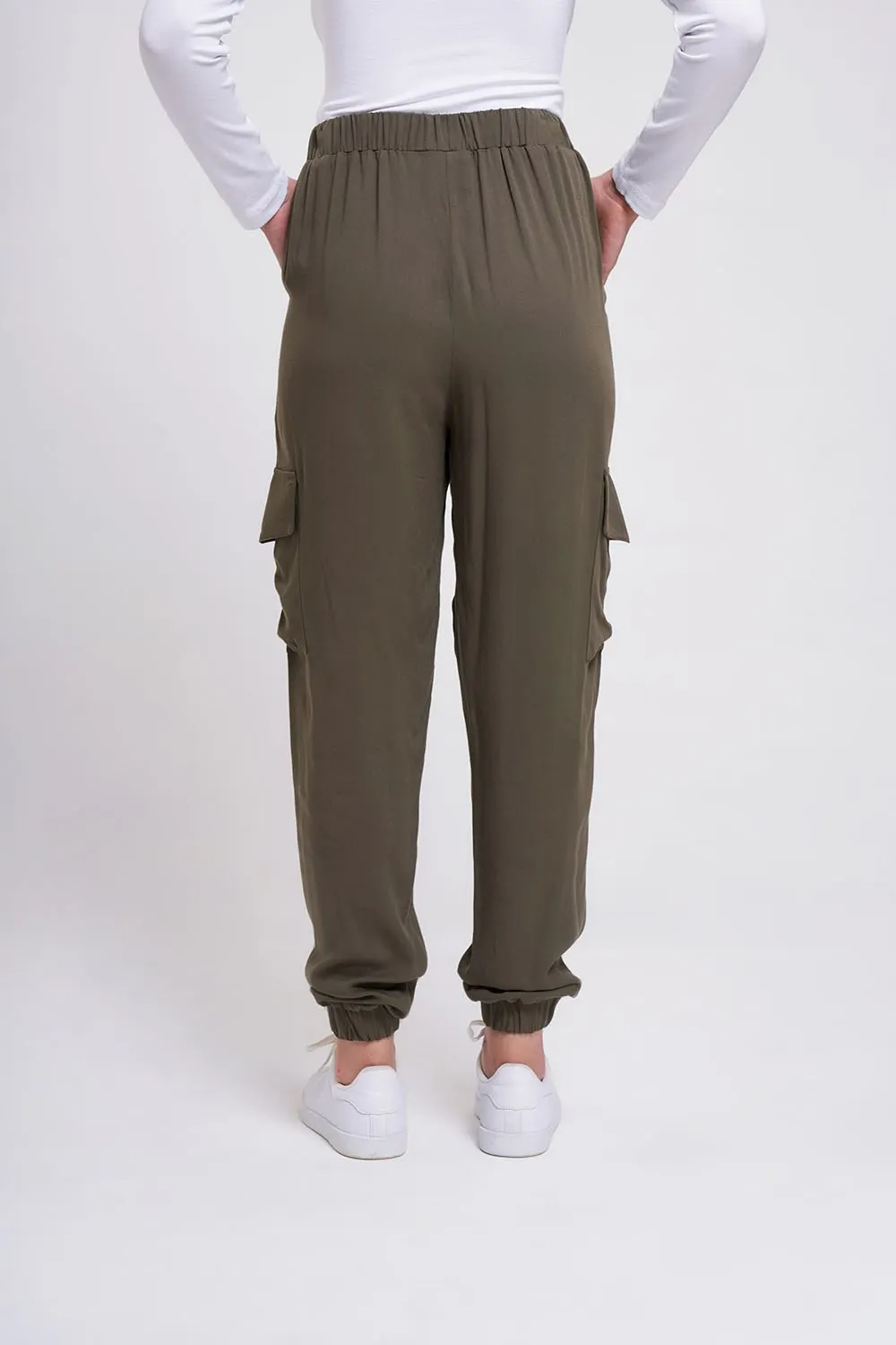 

Elastic Waist Pocket Trousers