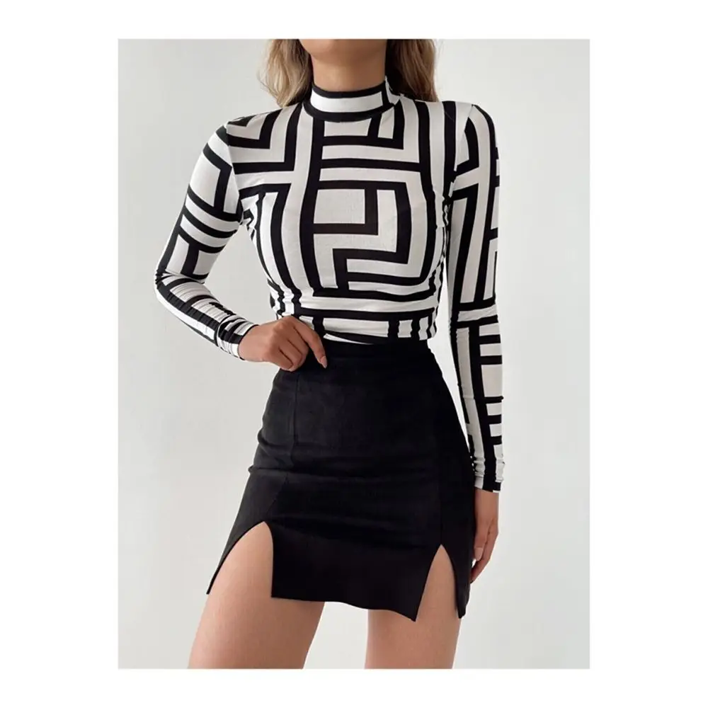 

Women Black and White Pattern Mock Turtle Neck Crop Blouse