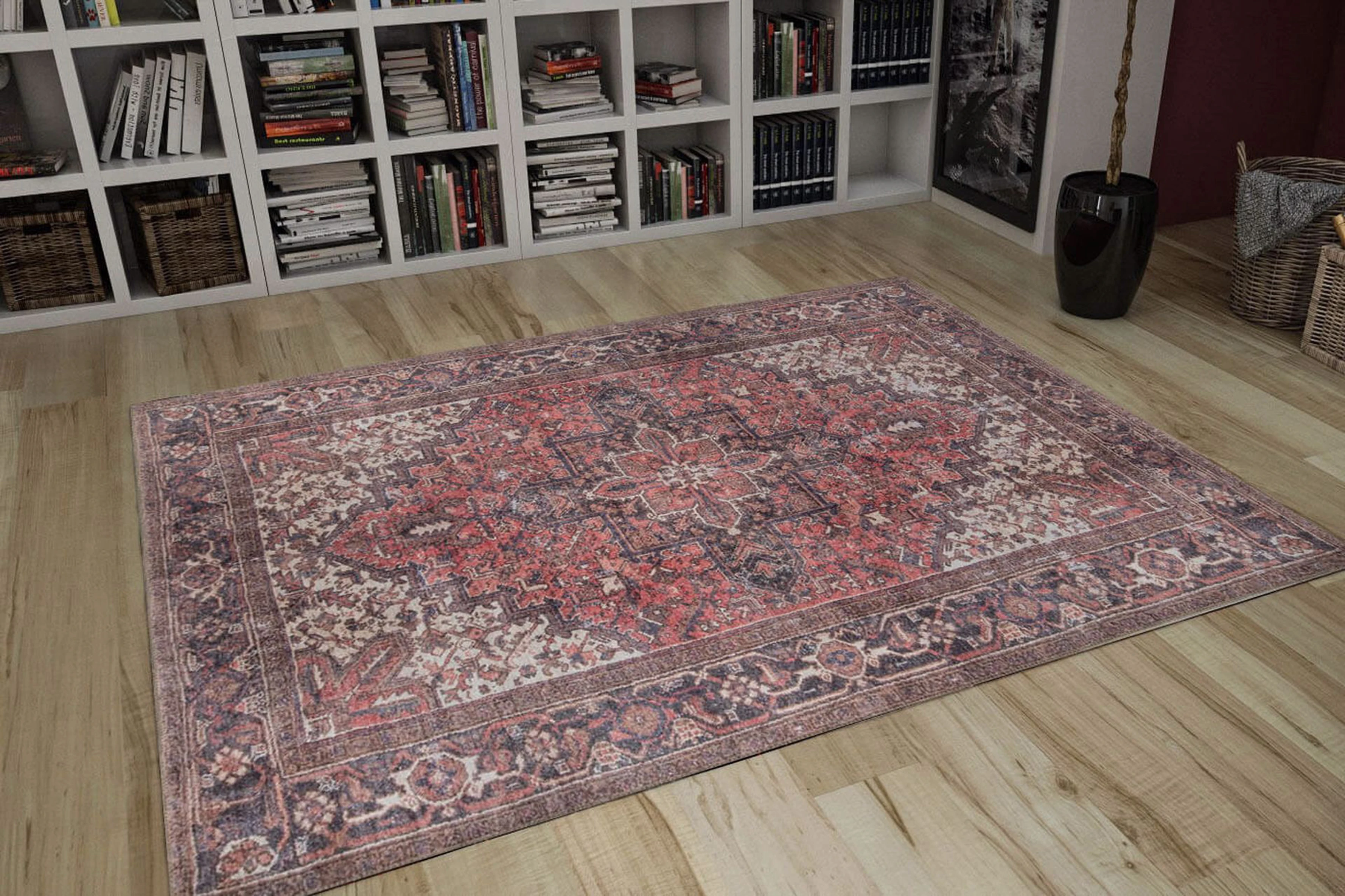 

Heriz Design, Luxurious Oriental Rug, Persian Pattern, Antique Hand knotted looks, Living room decor, Medallion,Hariz Distressed