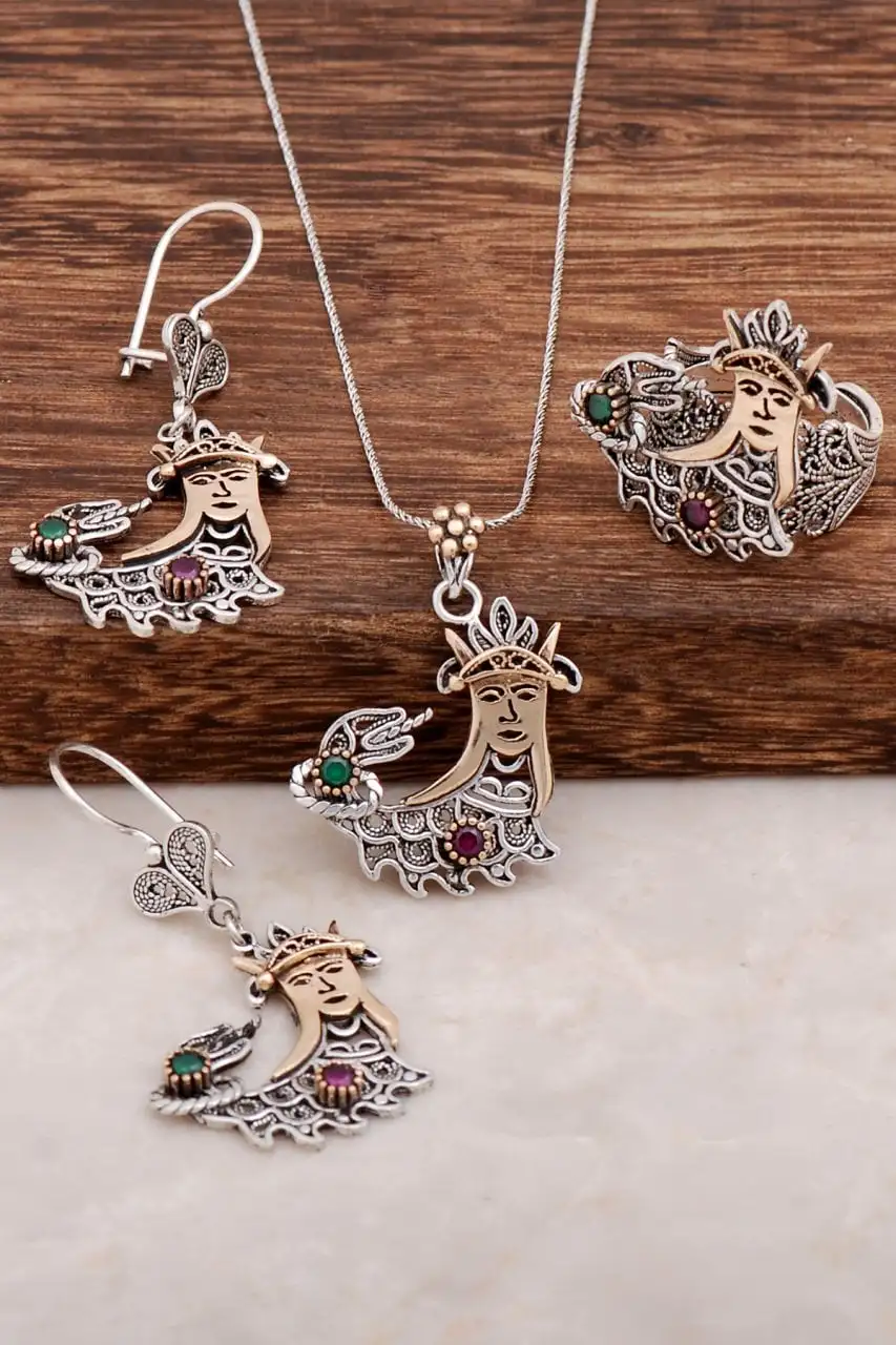 

Åžahmeran Design Silver Set 2001Hand Made Silver Jewellery Set