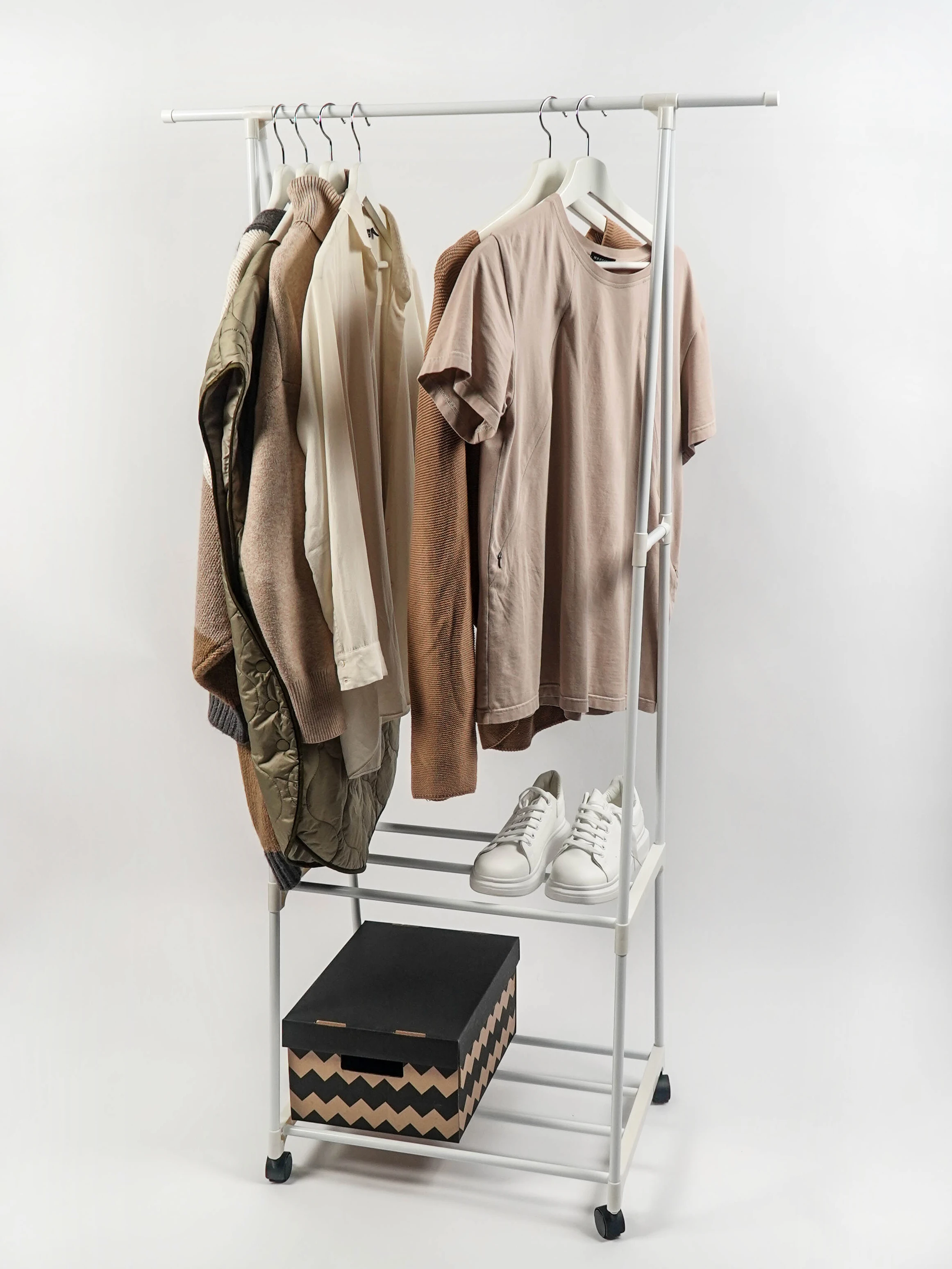 Напольная вешалка для одежды и аксессуаров |