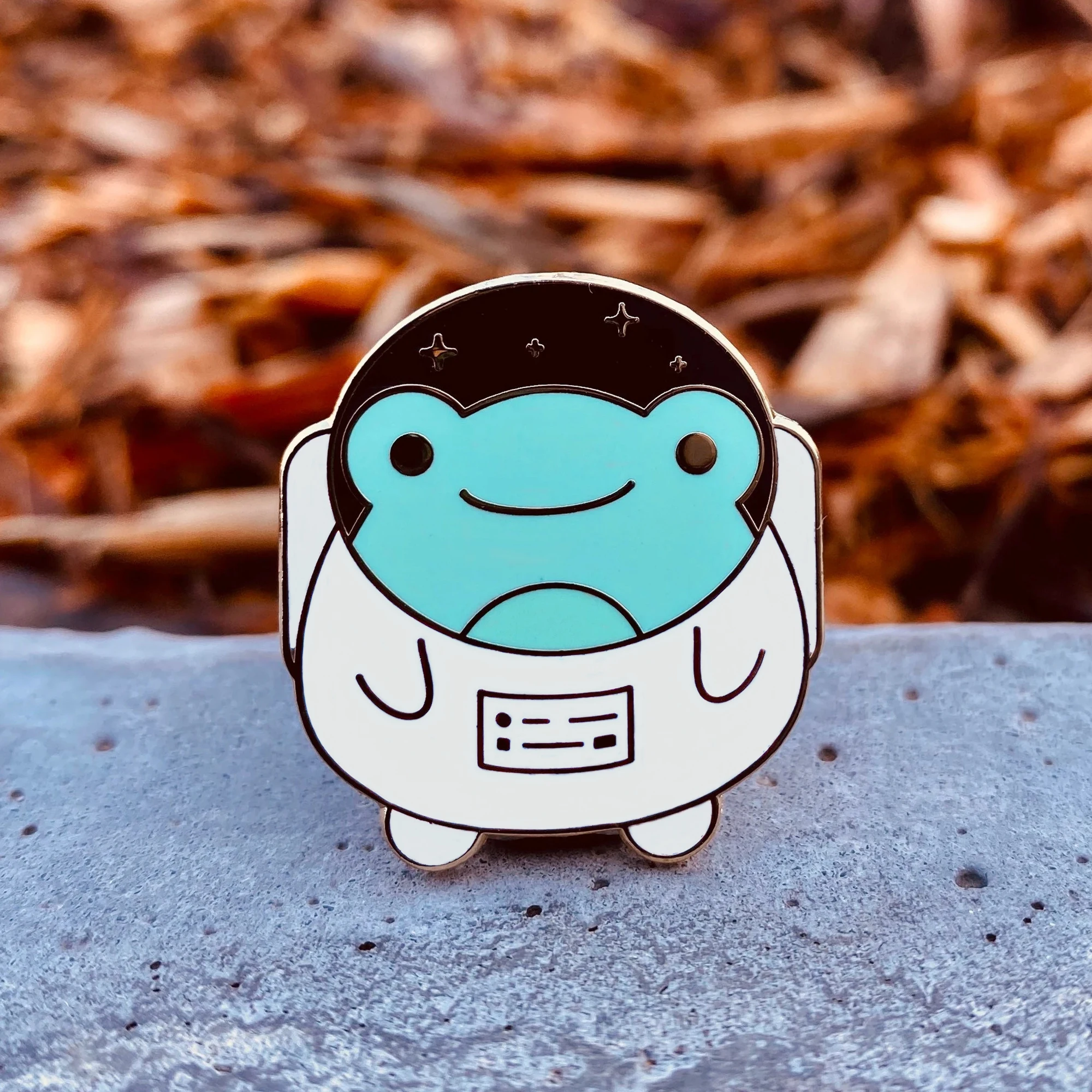 

Cute Space Frog Hard Enamel Pin Cartoon Astronaut Frog Metal Brooch Pins Collect Badge Accessories