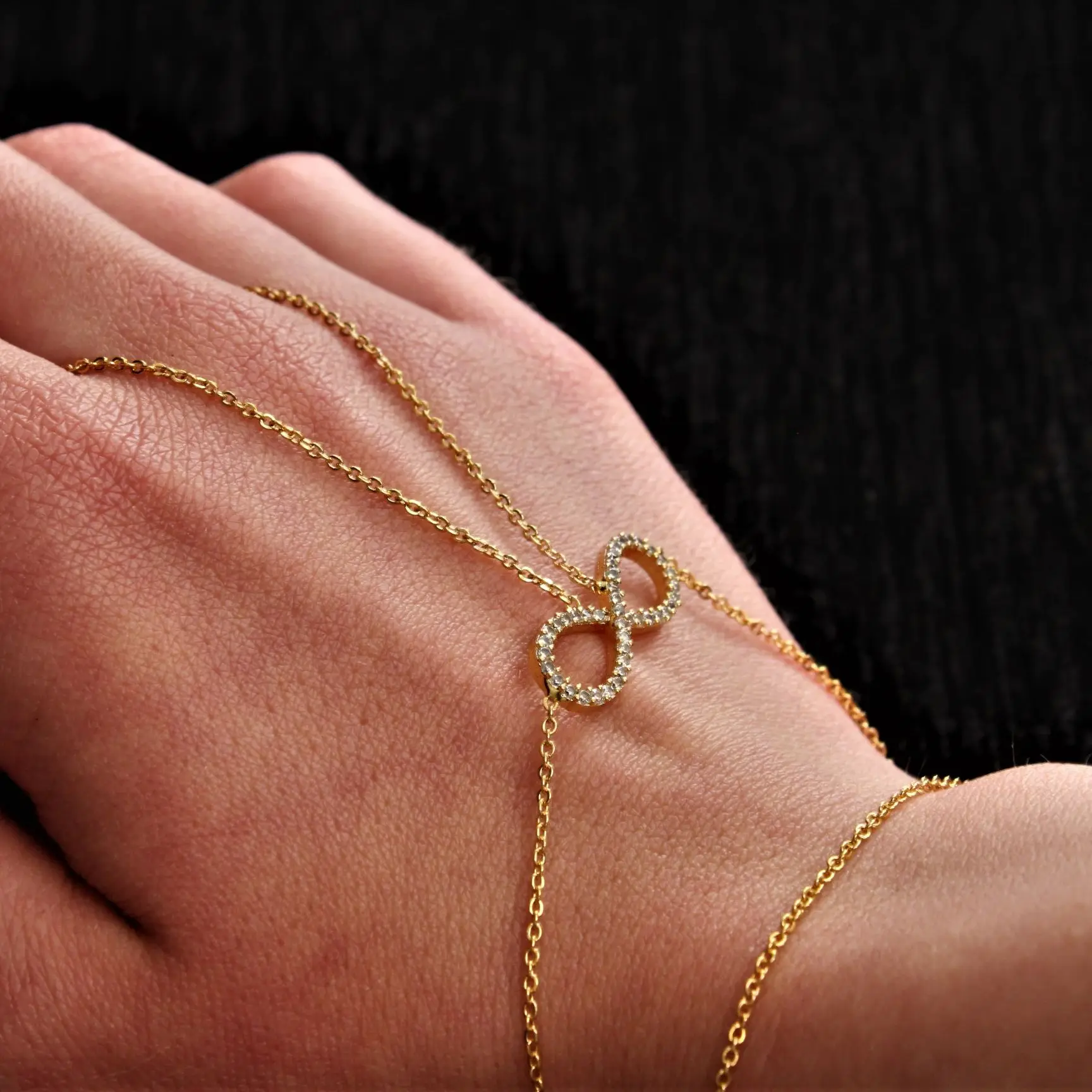 

Nese 2021 Women's Jewelry Bracelet Bangle On Hand Infinity Symbol Sahmeran For Women Zircon Stone Silver Gold Trend Stainless