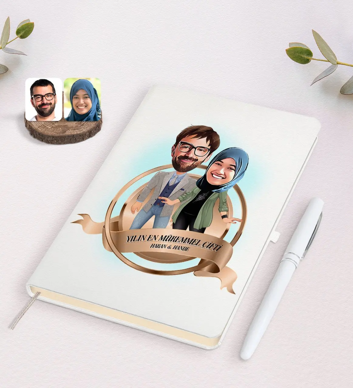 

Персонализируйте идеальную пару карикатуры для белого блокнота и стилуса в подарок Seti-60