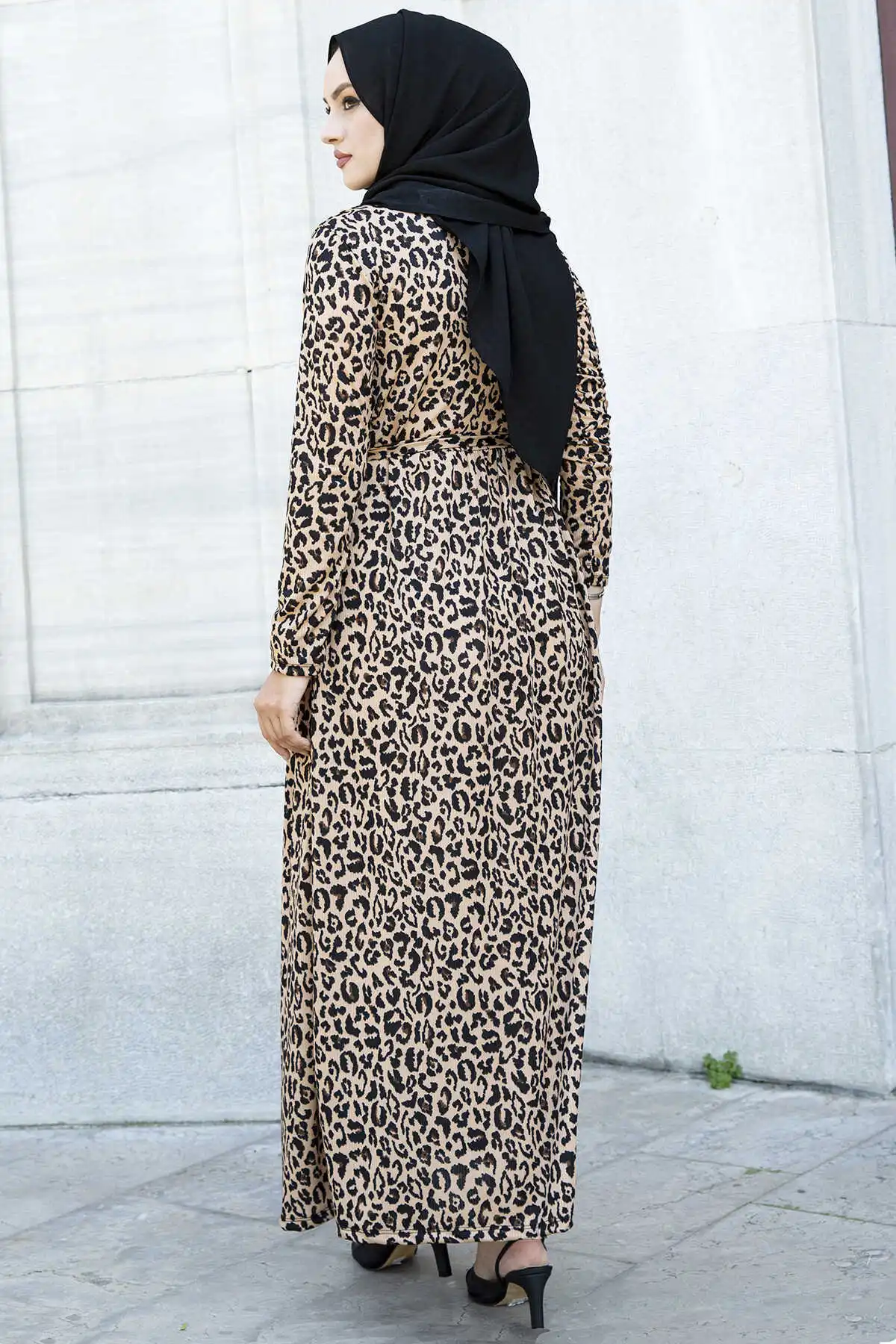 Женское платье с леопардовым принтом в африканскоммусу льманские
