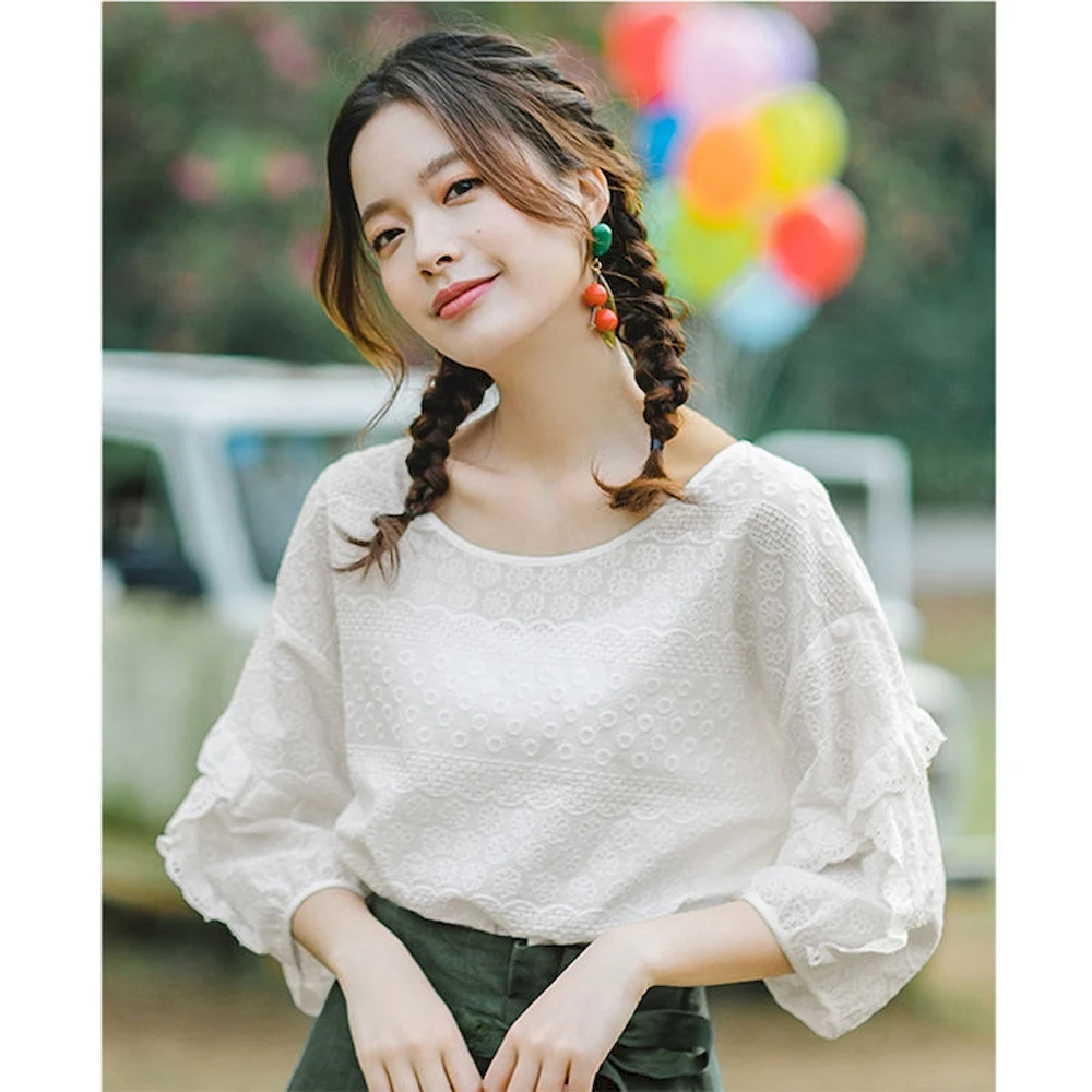 

Female Cotton T-Shirt Women Sweet Retro Pattern Hollow Lace Lantern Sleeve White Ladies Loose Pullover 2021 Summer MTW600145