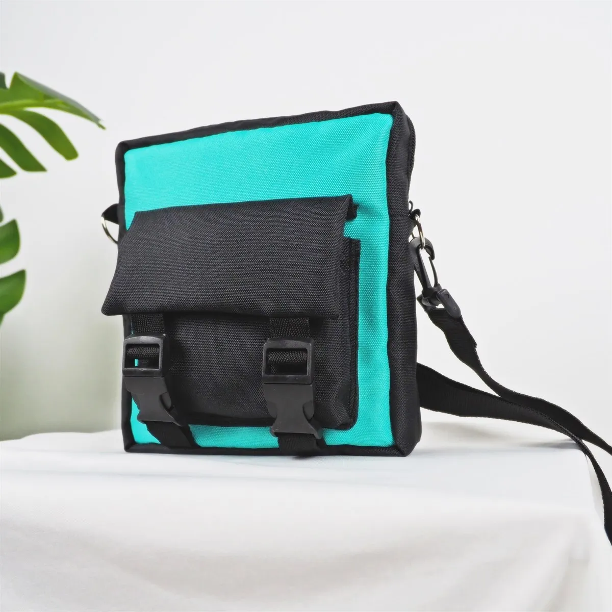 

Famous Luxury Design Sensetekst 2 Color Crossbody Bag