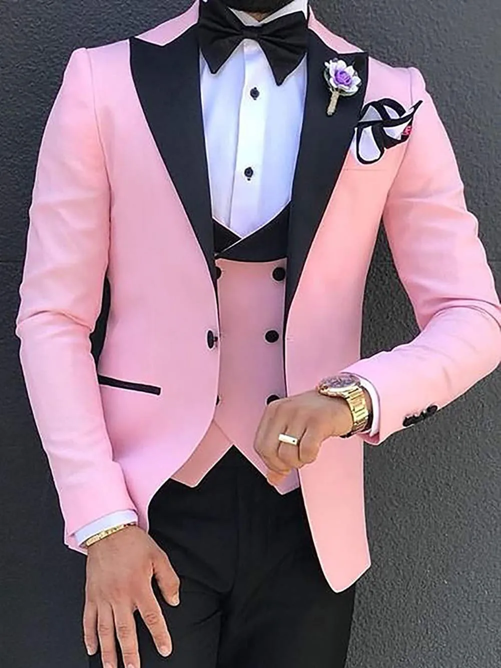 

2021 Groom Tuxedos Groomsmen Pink Peaked Lapel Best Man Suit Wedding Men's Blazer Suits Custom Made (Jacket+Pants+Bow+Vest)