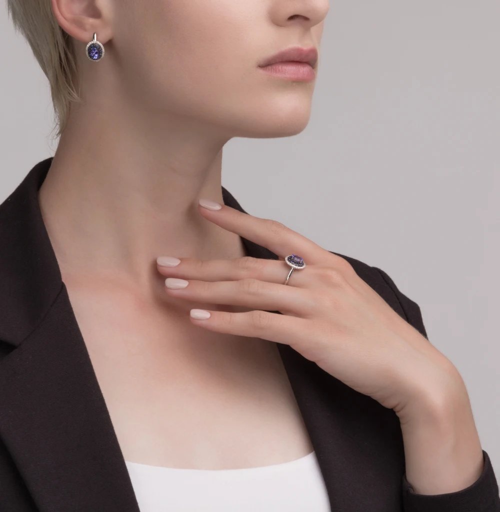 Золотое кольцо с танзанитом сапфирами и бриллиантами SUNLIGHT проба 585 | Украшения