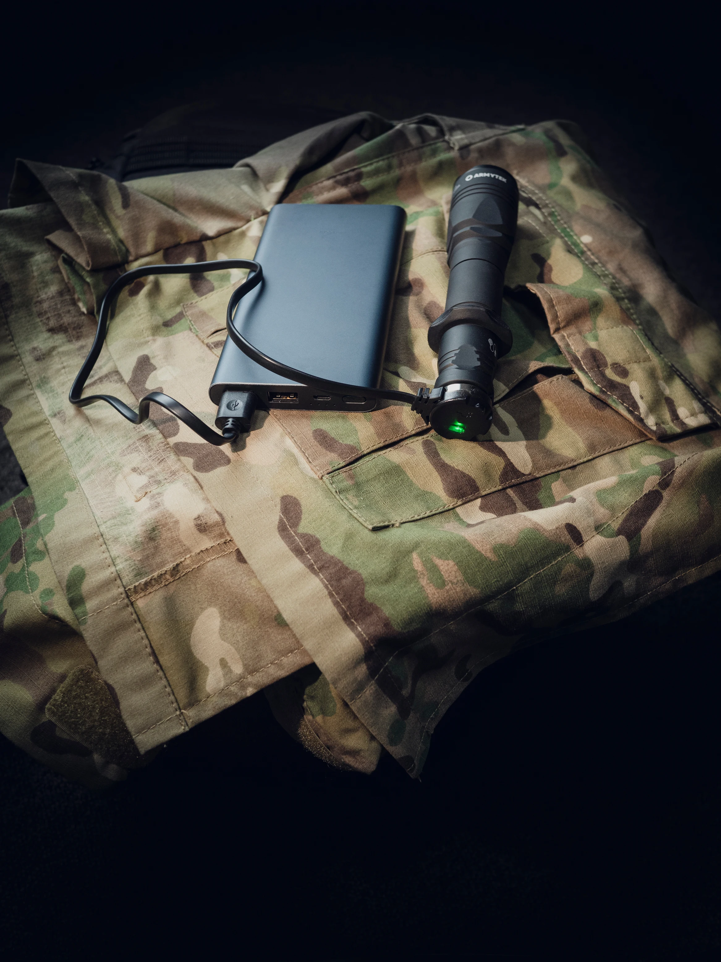 Светодиодный тактический фонарик Armytek Dobermann Pro XHP35HI магнитный USB Перезаряжаемый