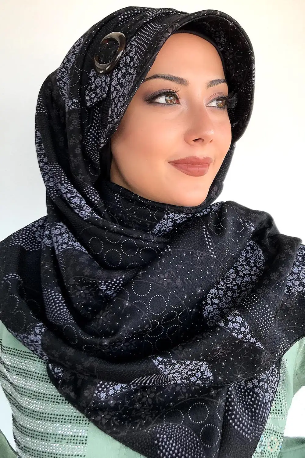 

Yeni Moda Hijab Mslman Barts slami Kyafet Trban apka Fular Gri iekli Siyah Tokal Kemerli Hazr apka al