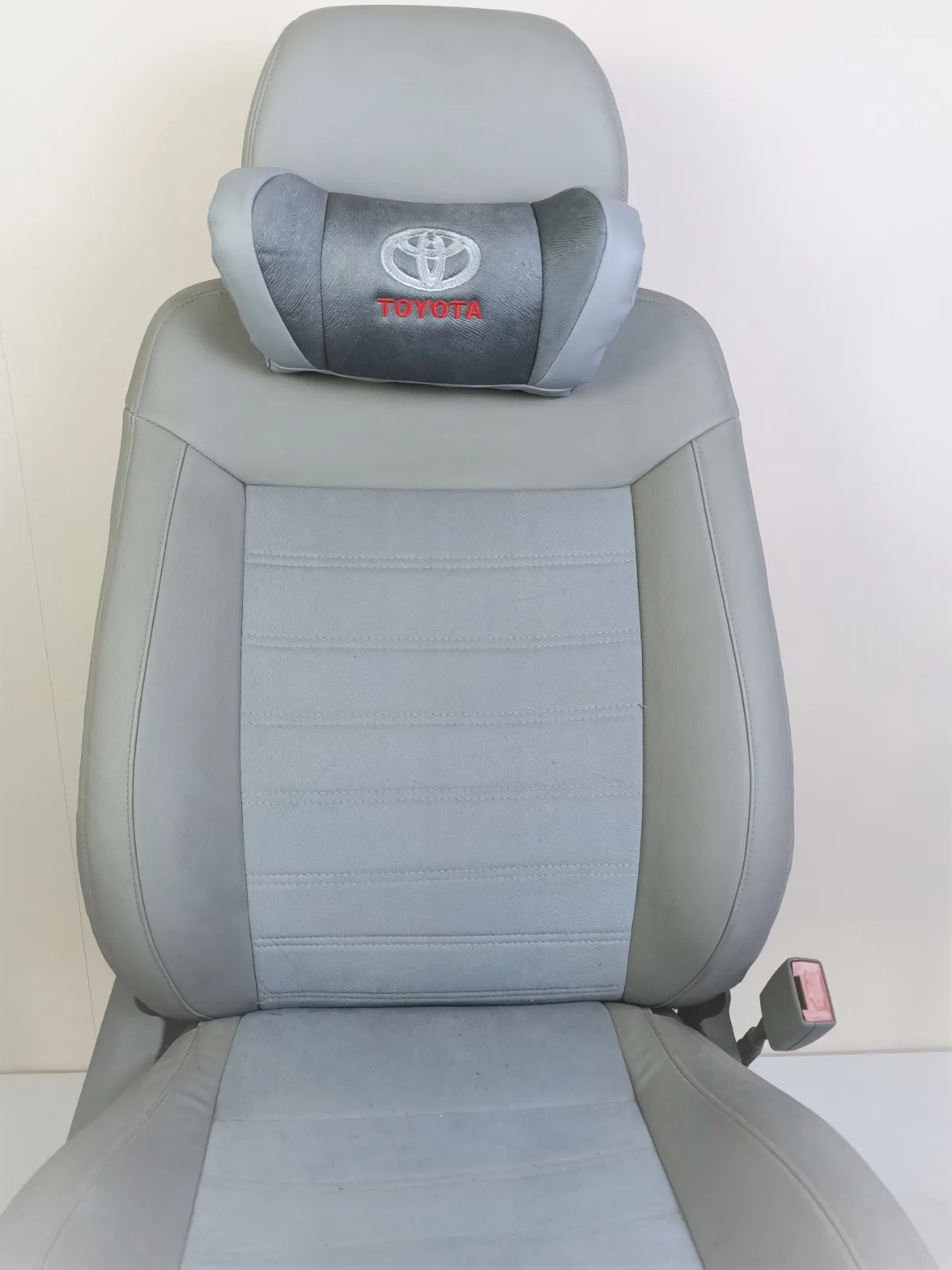 

Car Neck Pillows PU Leather Foal Fabric Head Support Breathable TOYOTA Protector Headrest Cushion Easy Install and Clean