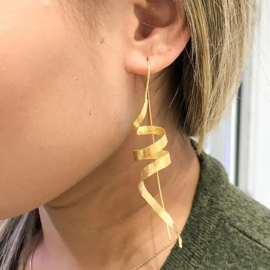 

Special Design 14 Carat Gold Plated Hand Production Silver Earrings