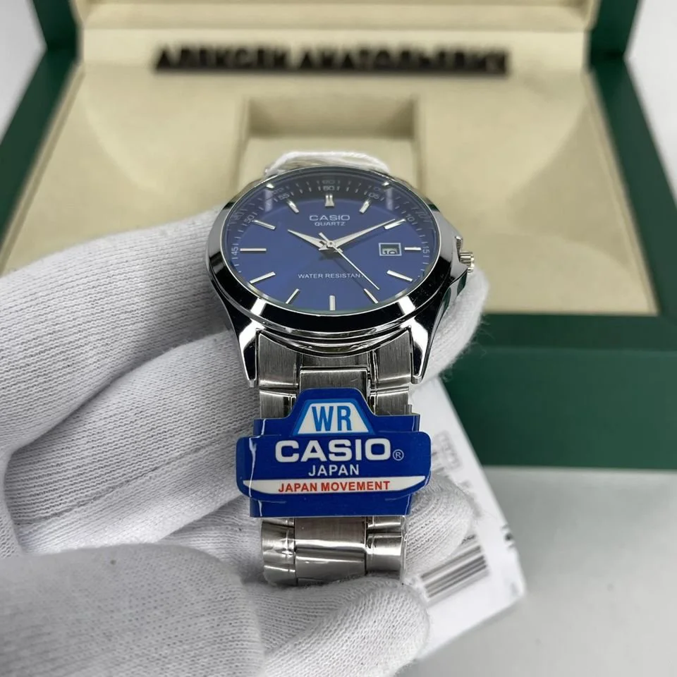 Часы наручные Касио с кварцевым механизмом. Диаметр циферблата 33 мм. |