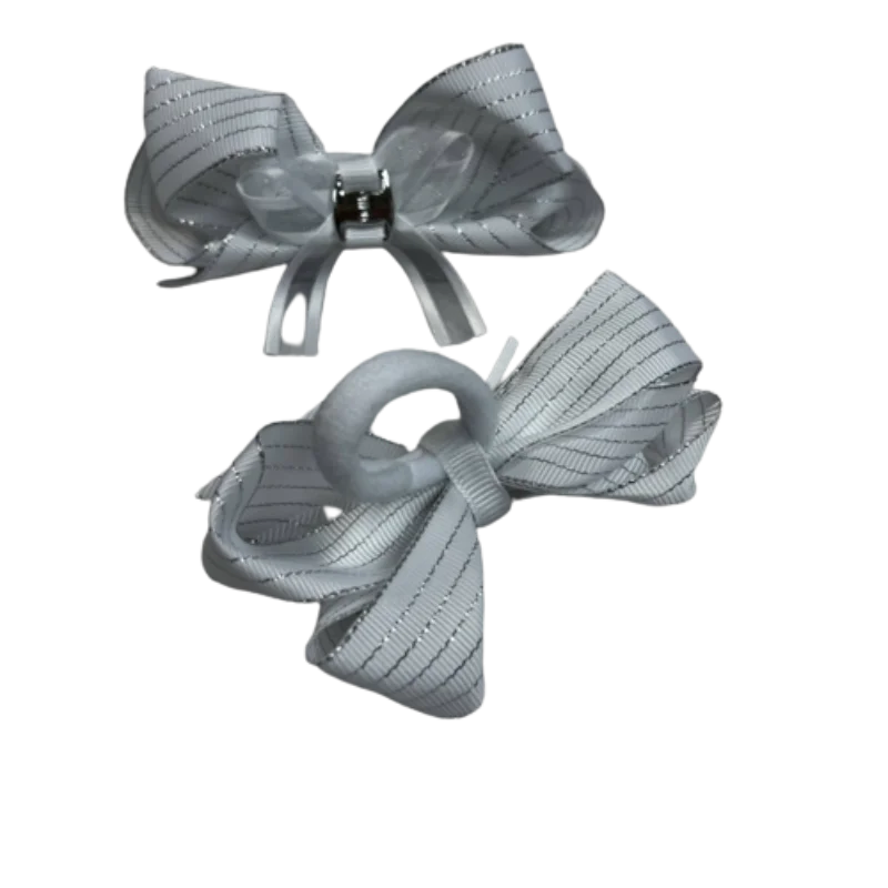 Банты для волос девочек белые Цена за 2 штуки банты на резинке. |