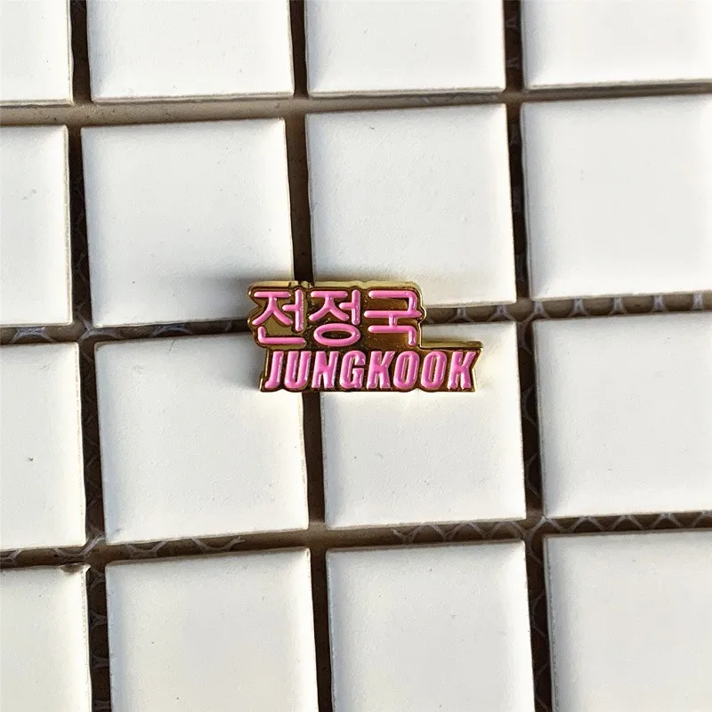 Metal Brooches Pin Bangtan Boys Broche Male SEVENTEEN TWICE GOT7 Lapel Pin BLACKPINK JIMIN JUNG KOOK V SUGA RM EXO Brooch YH368