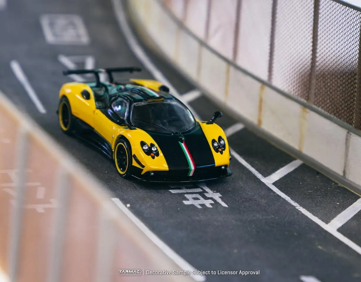 

В наличии, модель автомобиля Pagani Zonda из литья под давлением TW 1:64, эксклюзивный желтый цвет, в марте 2022, подарок, подарочный коллекционный дисп...