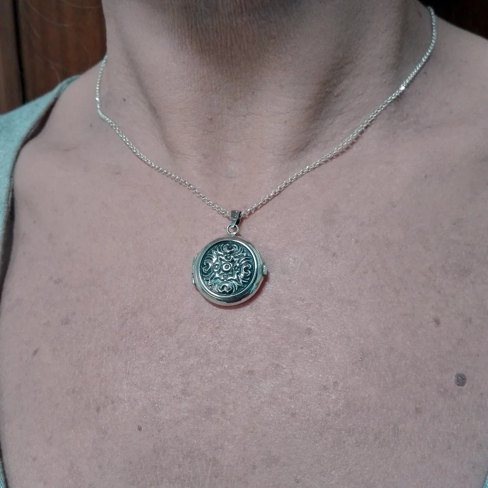 Воротник Colgante Guardapelo de Plata круговой Grabado con Terminacion Envejecida. Incluye Cadena 45 см y Estuche|Подвески|