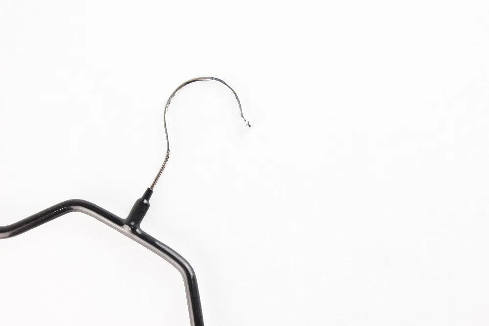 Металлическая антискользящая вешалка с зажимами различных цветов|Вешалки и