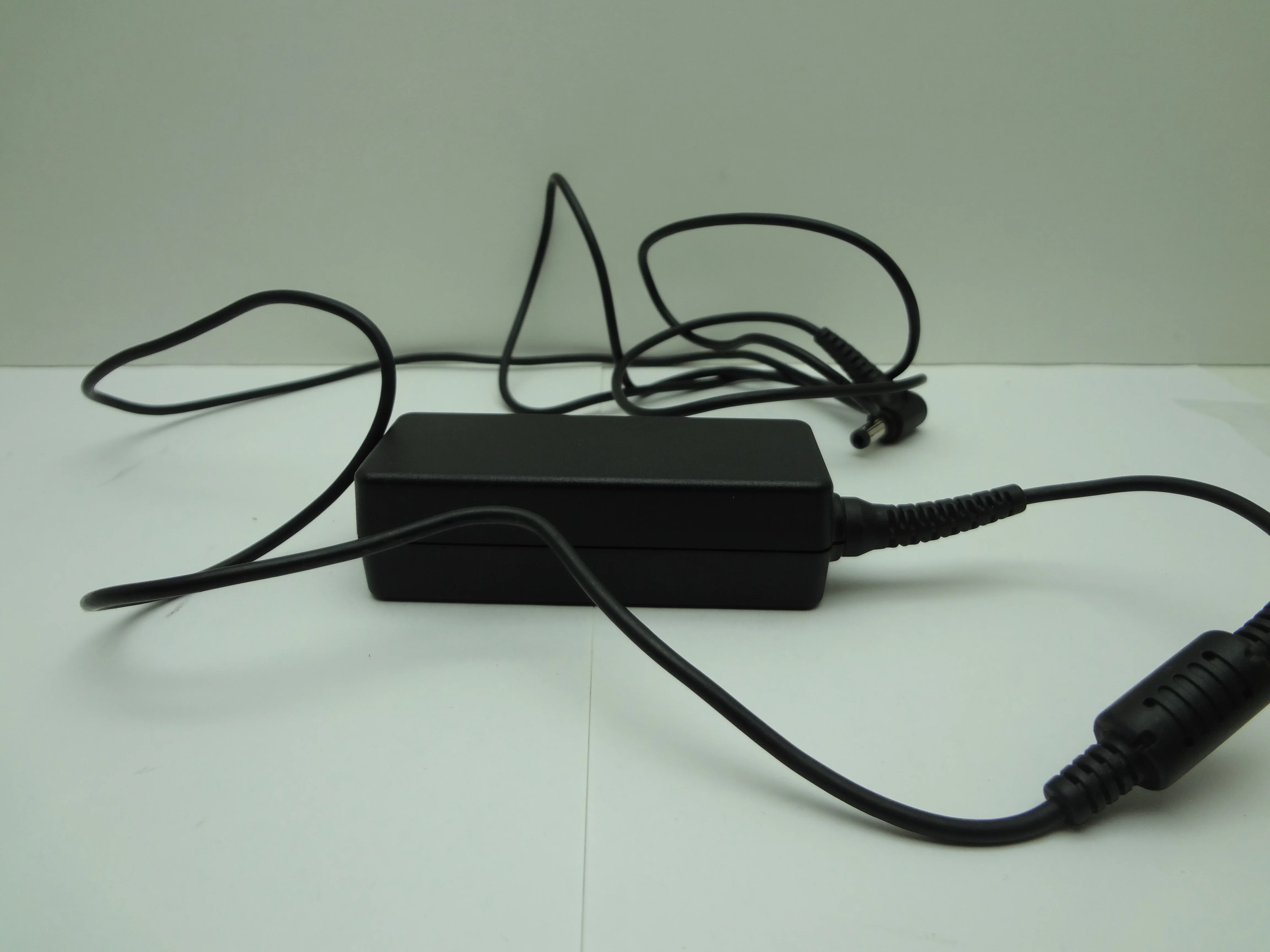 Блок питания для ноутбука ASUS (19V-2.1A 45W) DELTA ADP-40KD AB |