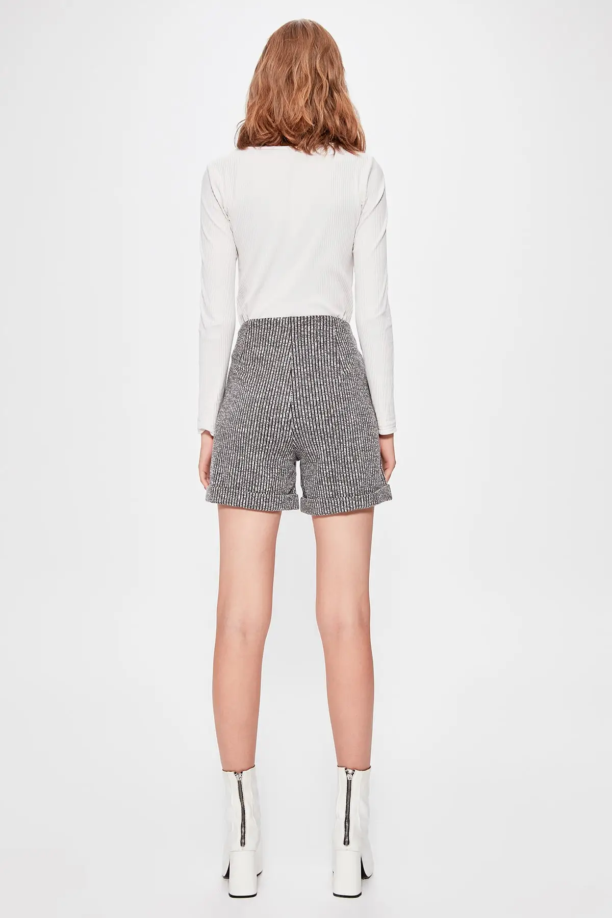 Trendyol серые полосатые вязанные шорты TWOAW20SR0056