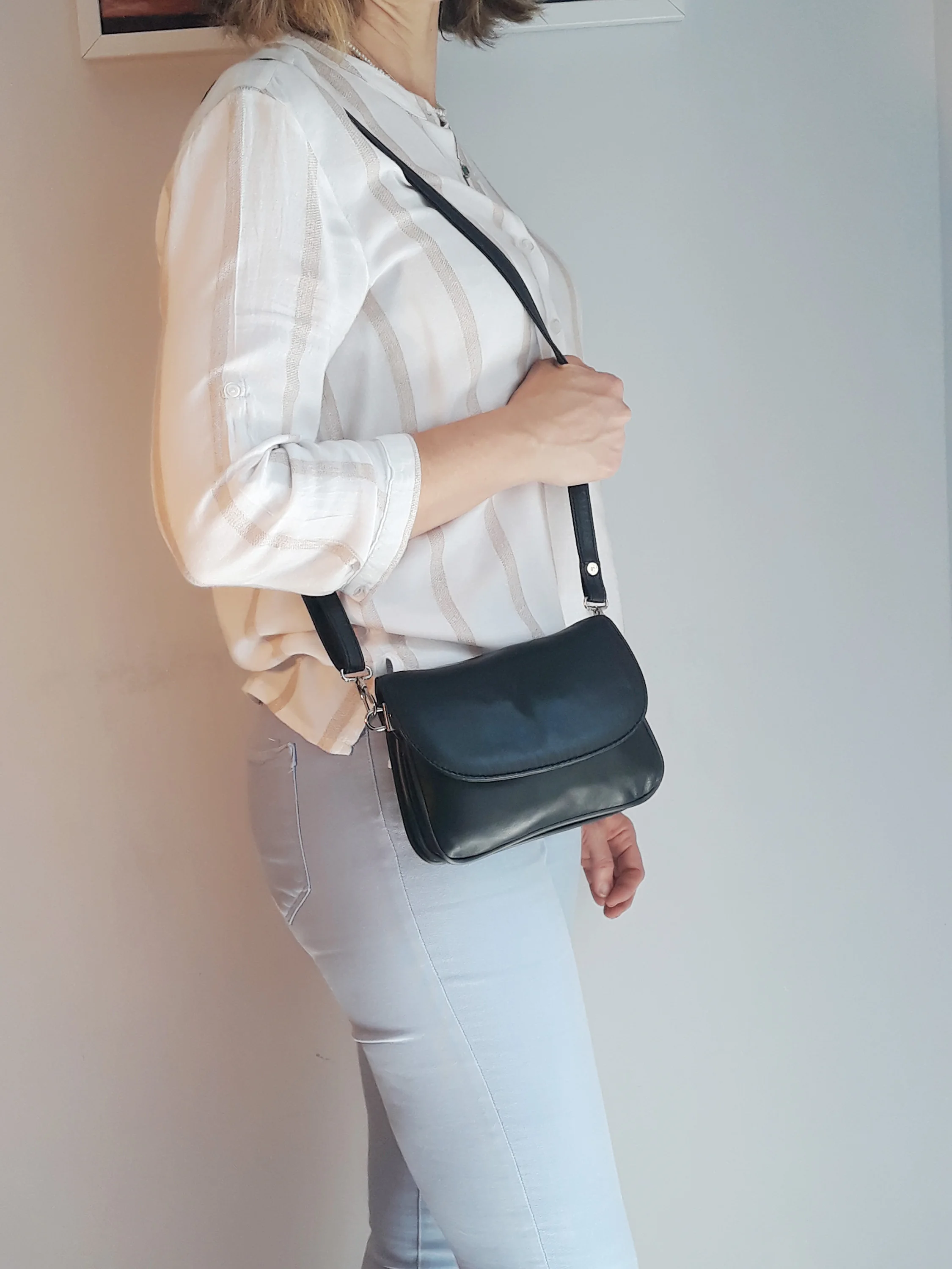 

Small Volume Lightweight Casual Tote Bag with Genuine Lambskin Strap-Can be hung on the shoulder. For young girls, for girls
