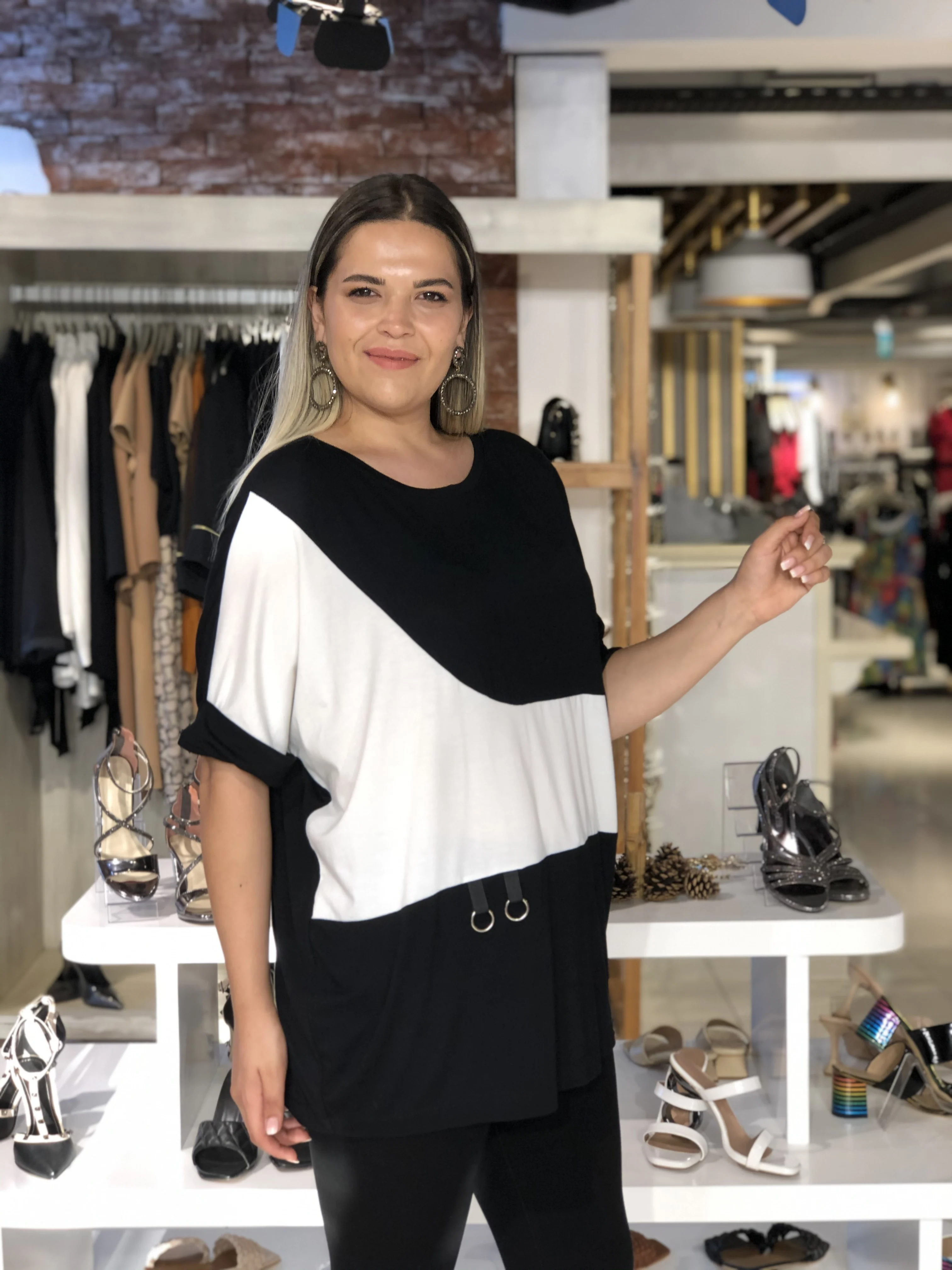 

Roxxlen Women Spring Summer Plus Size Blouse Black & White Color Comfortable Spacious Viscose Fabric