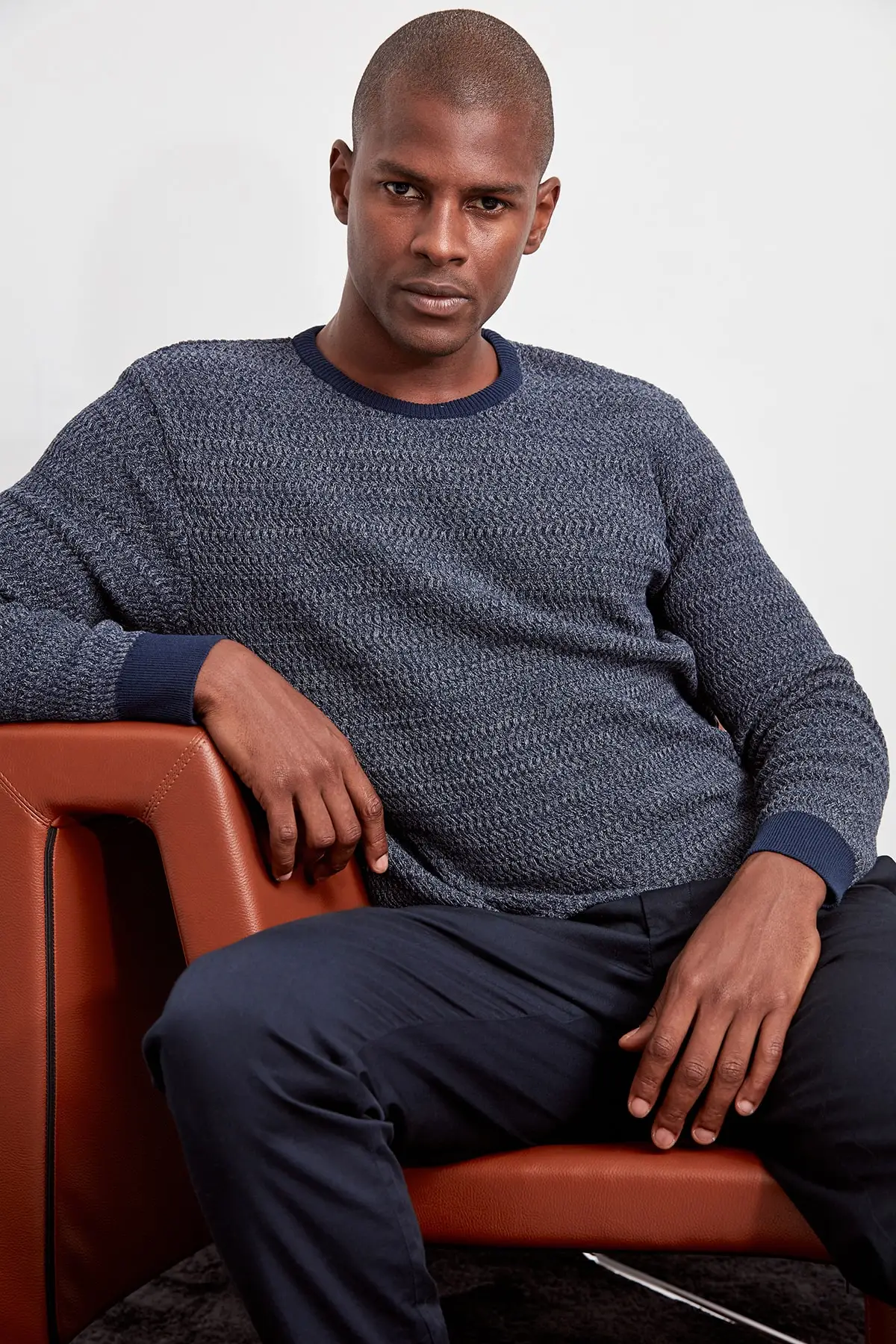 Мужской свитер темно-синего цвета TMNAW20LS0009 |