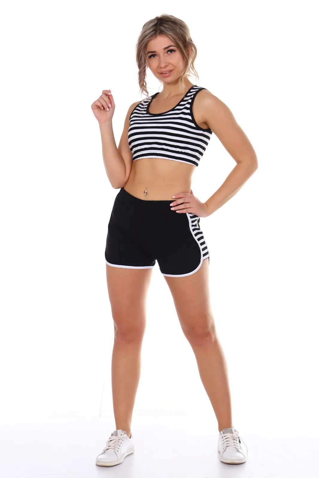 Костюм женский для спорта с шортами |