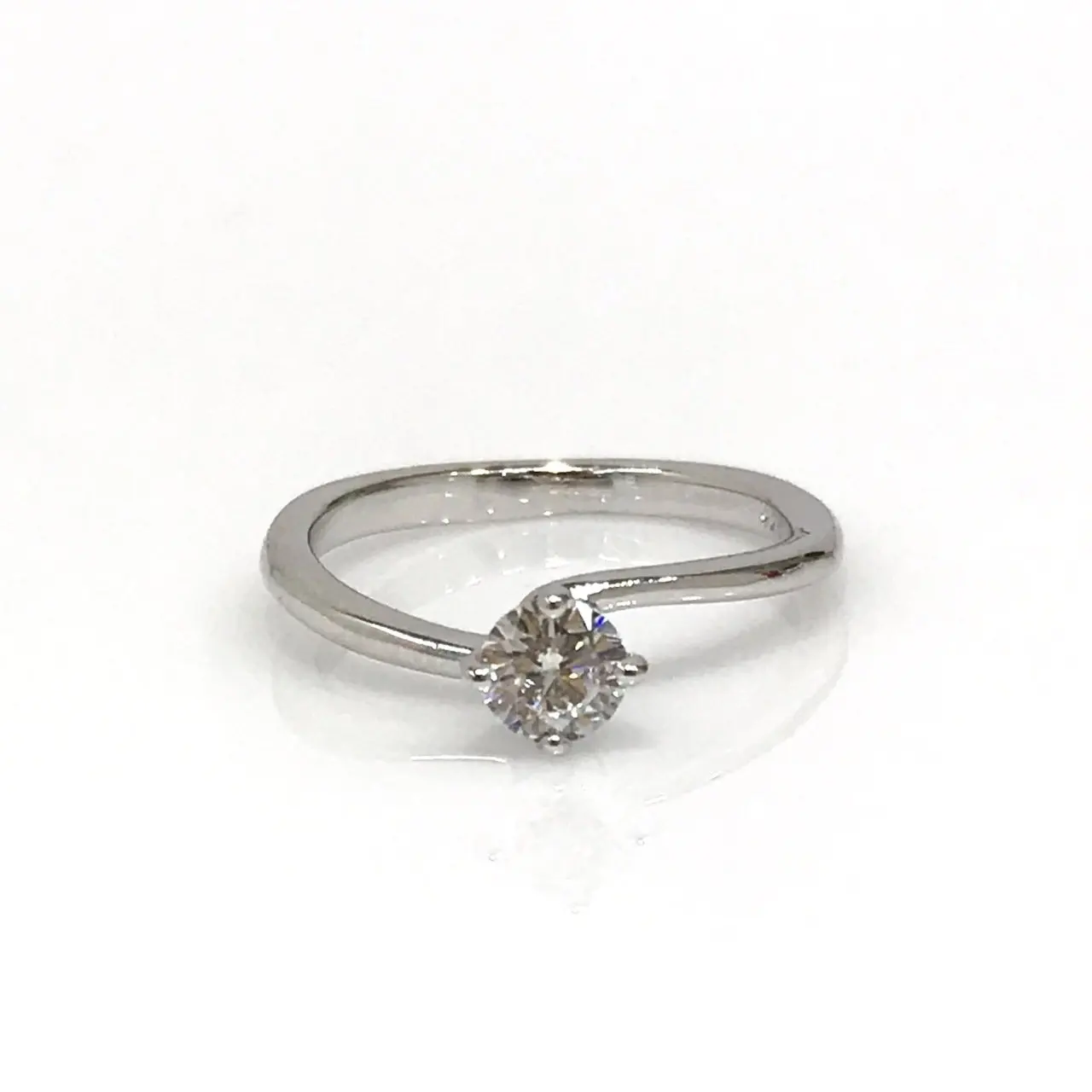 

Diamond Montür Engagement Silver Ring
