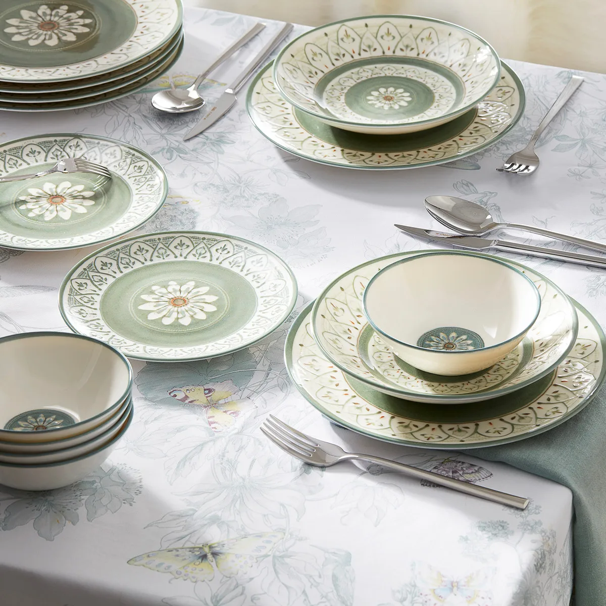 

Luxury Alessi 24 Pieces Porselen Dinnerware Plate Cake Dishes Dinner Tableware 6 Person Food Dishes for Serving Stamping Plate